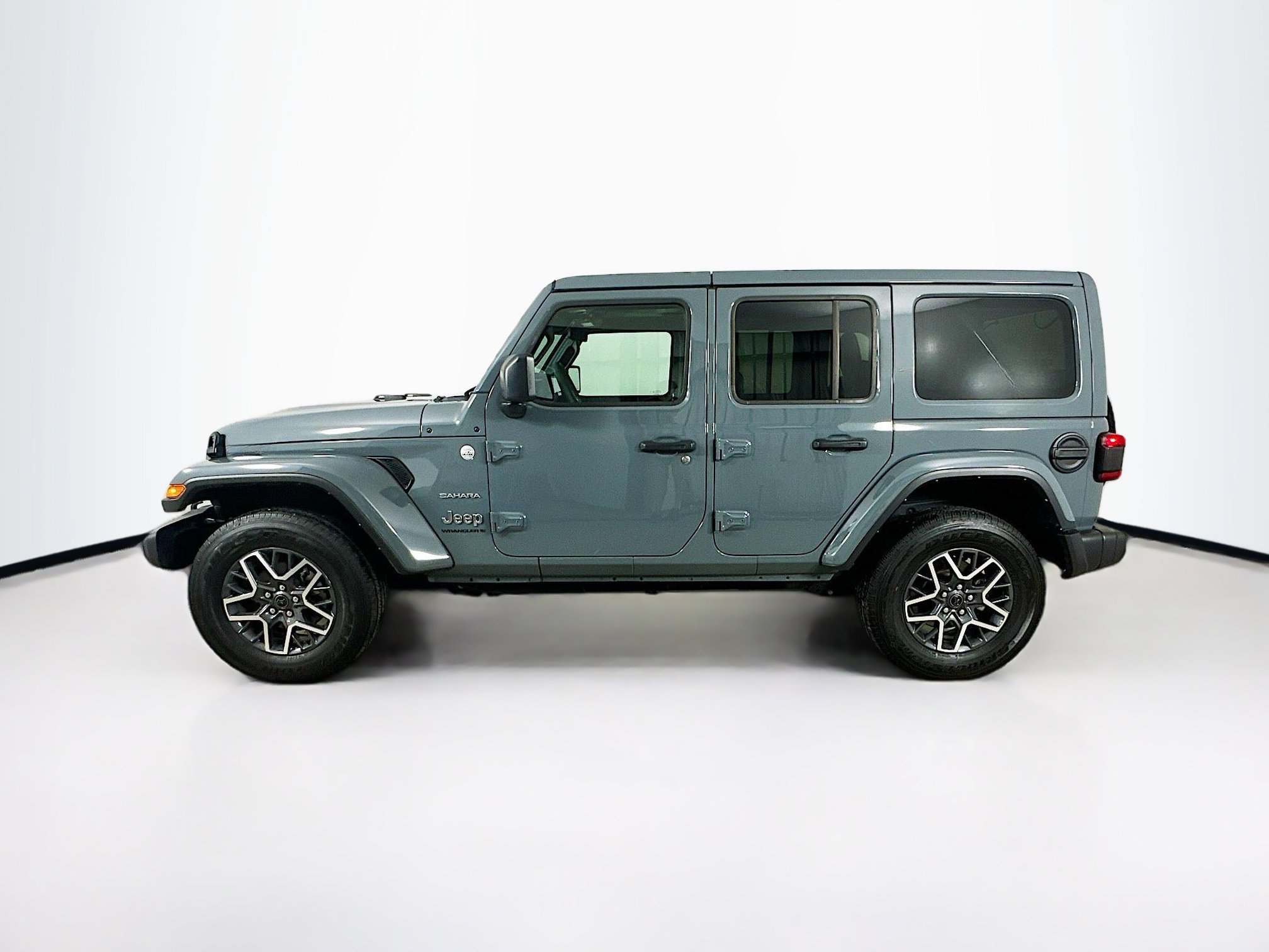 2024 Jeep Wrangler Sahara photo 4