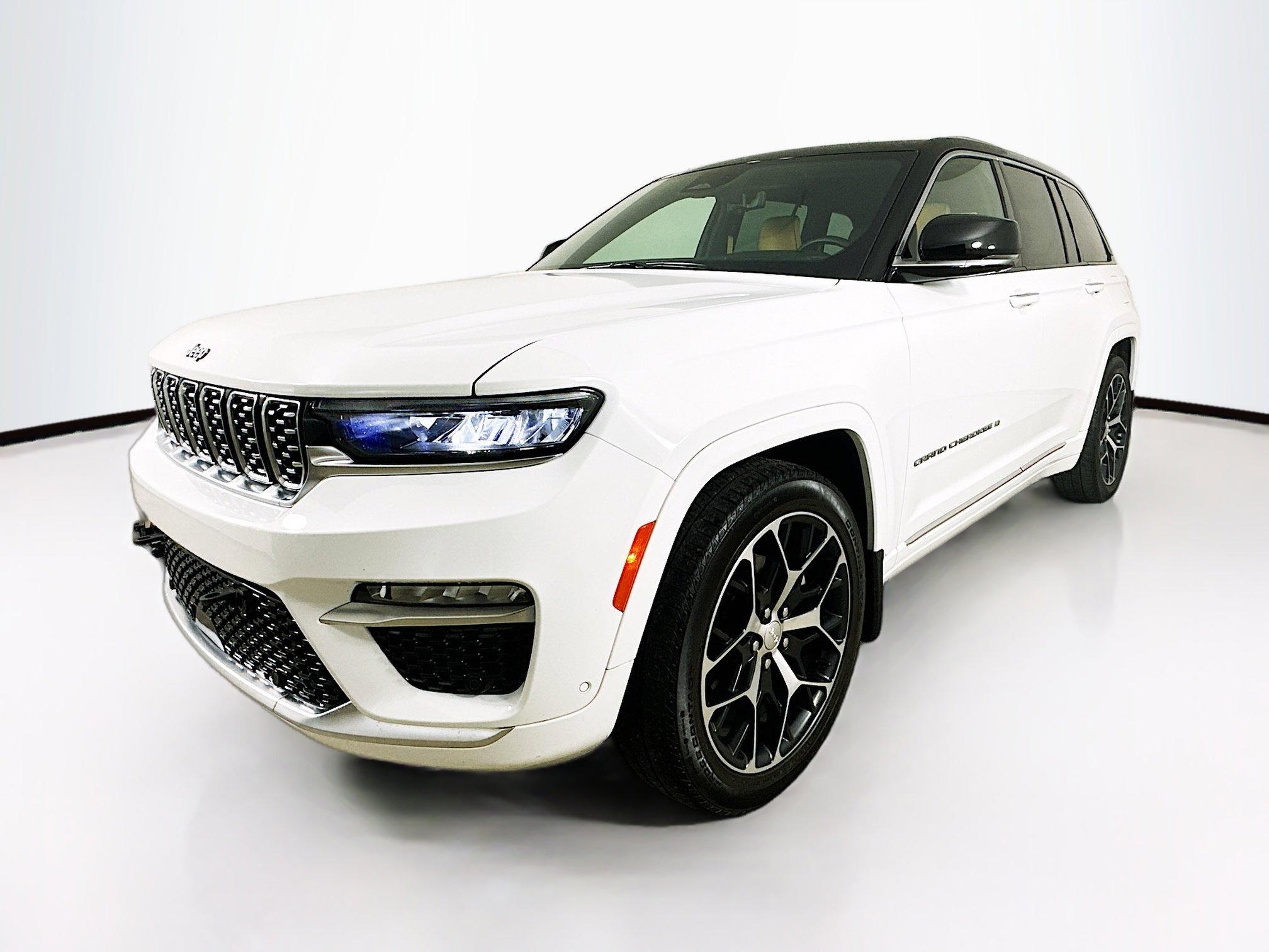 2023 Jeep Grand Cherokee Summit Reserve photo 3