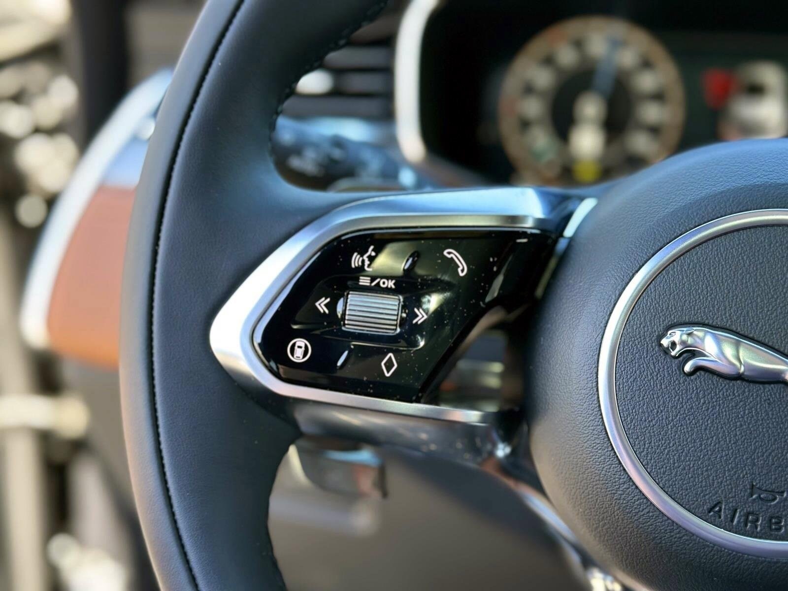 2026 Jaguar F-Pace R-Dynamic S - Photo 23