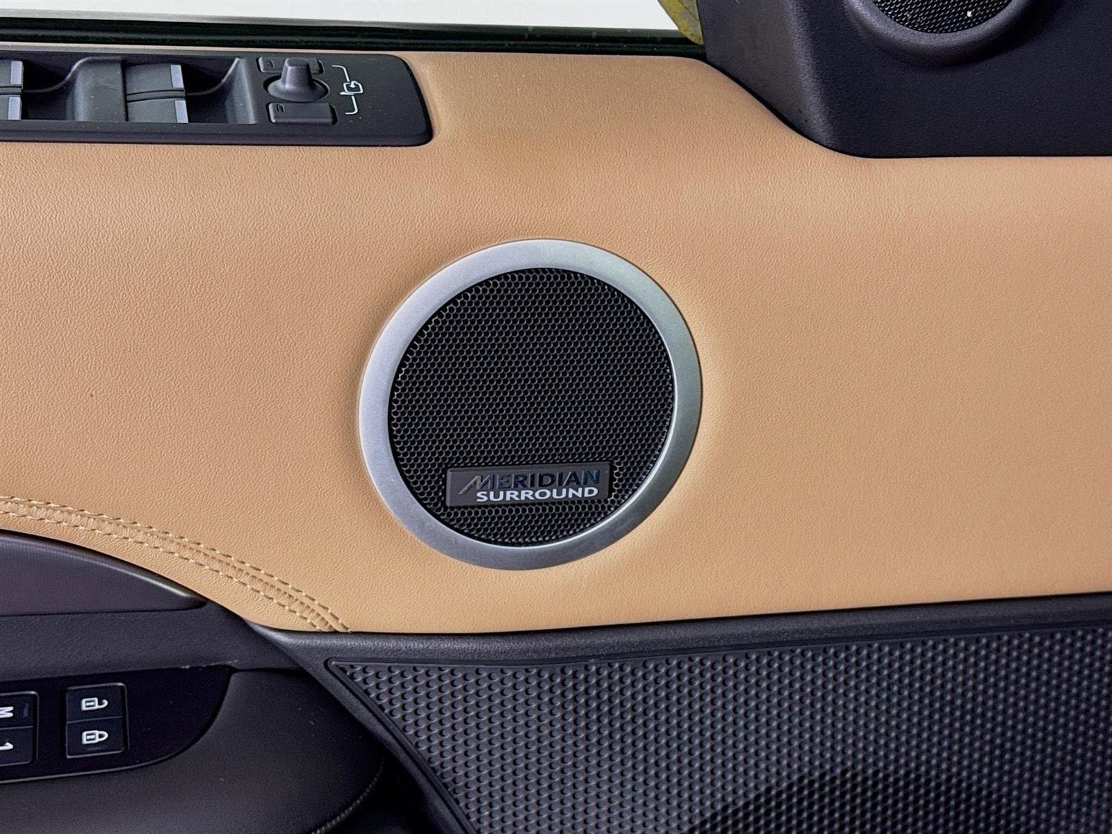 2025 Land Rover Discovery Metropolitan Edition - Photo 21