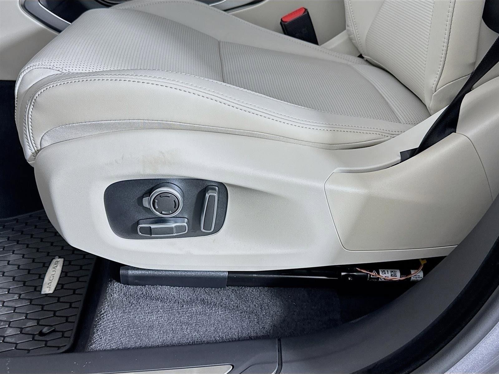 2026 Jaguar F-Pace R-Dynamic S - Photo 20