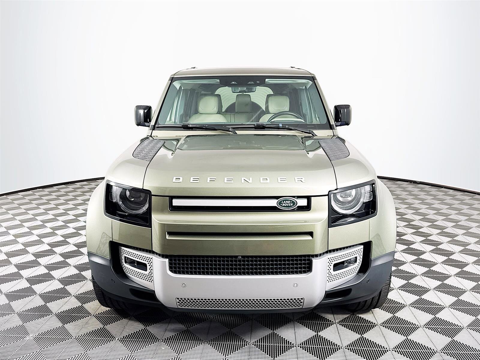 2020 Land Rover Defender 110 HSE photo 2