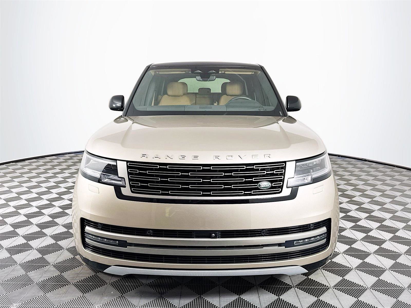 2024 Land Rover Range Rover SE photo 2