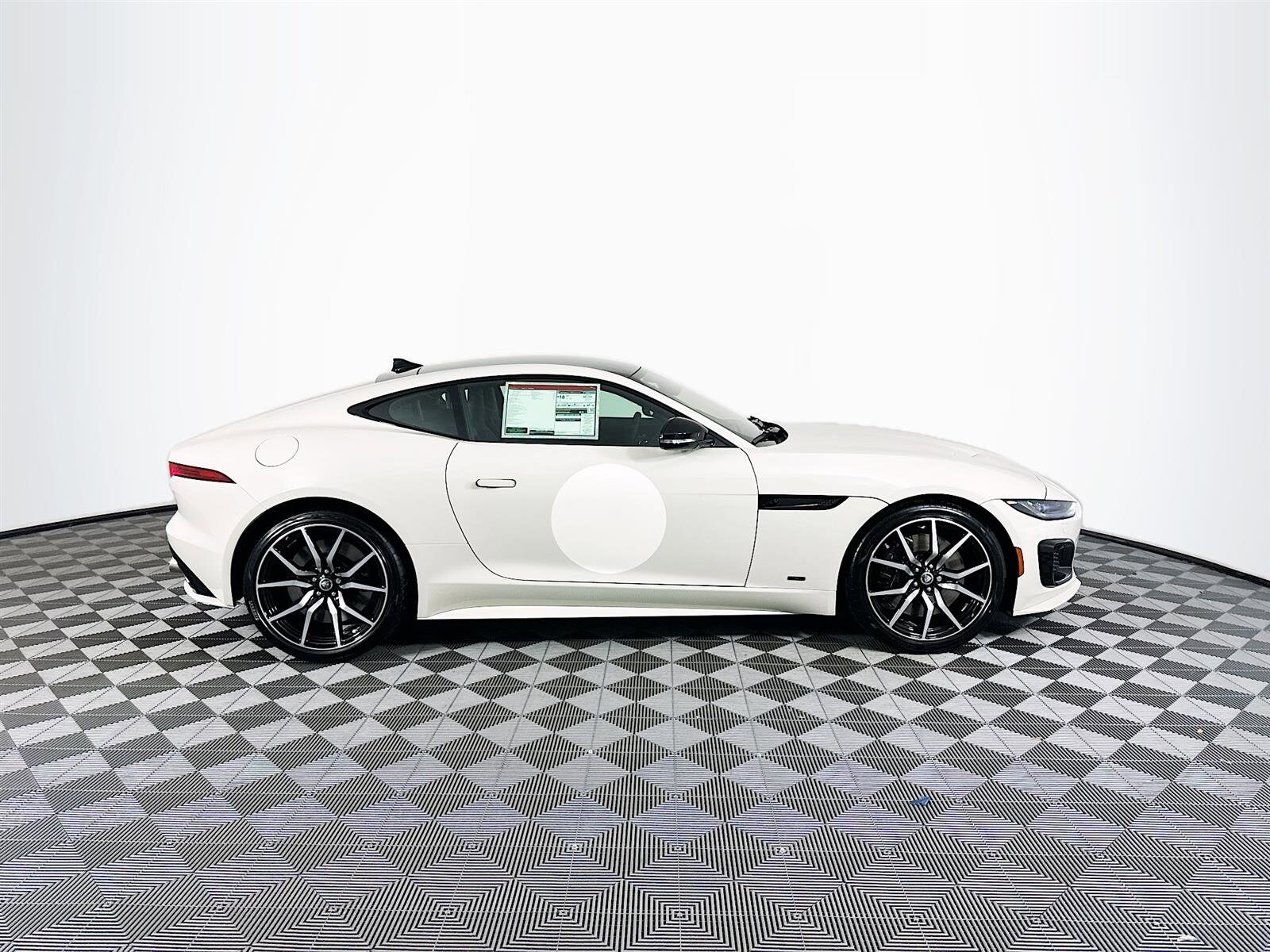 2024 Jaguar F-TYPE R photo 4