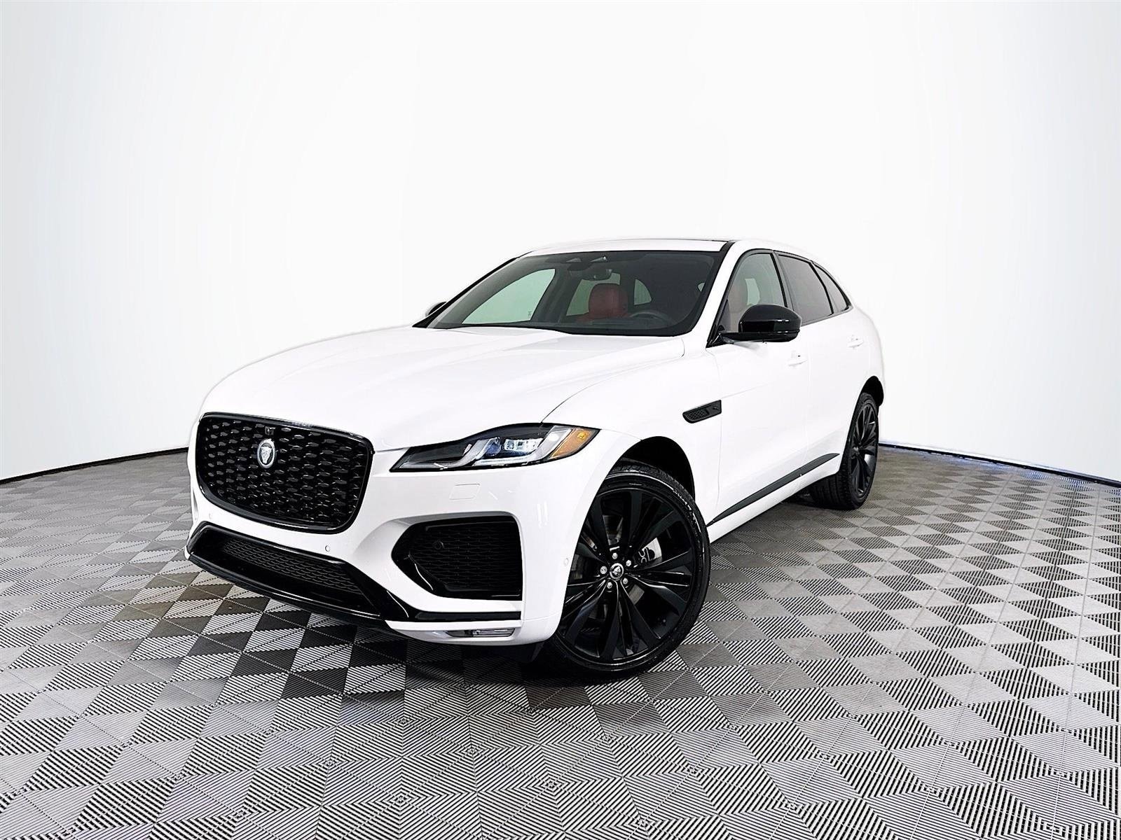 2026 Jaguar F-Pace R-Dynamic S's photo