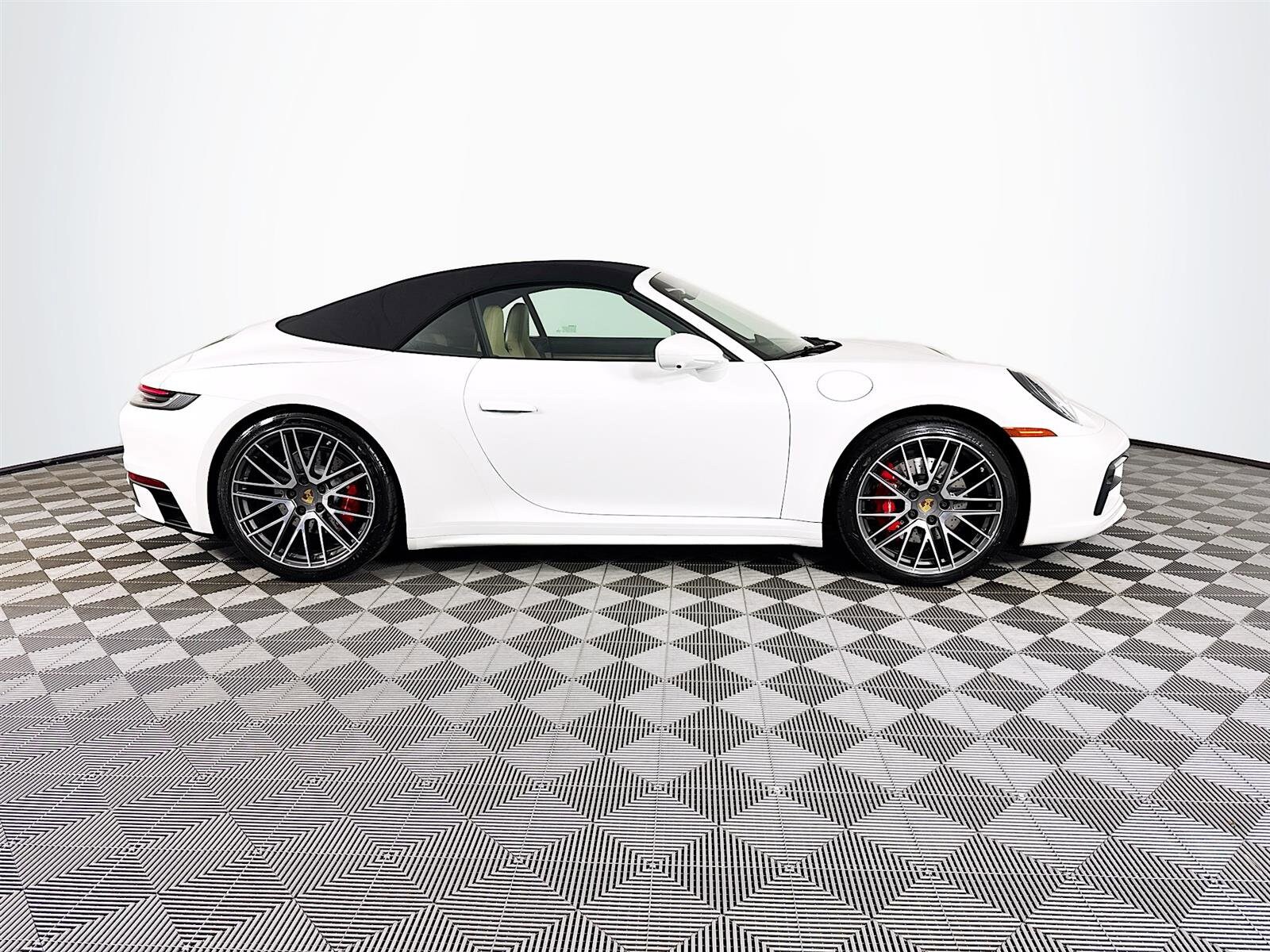 2024 Porsche 911 S photo 4
