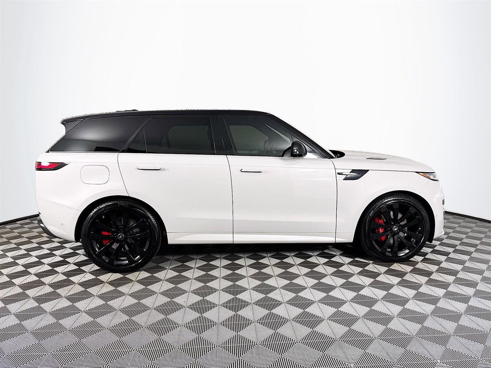2024 Land Rover Range Rover Sport SE photo 4