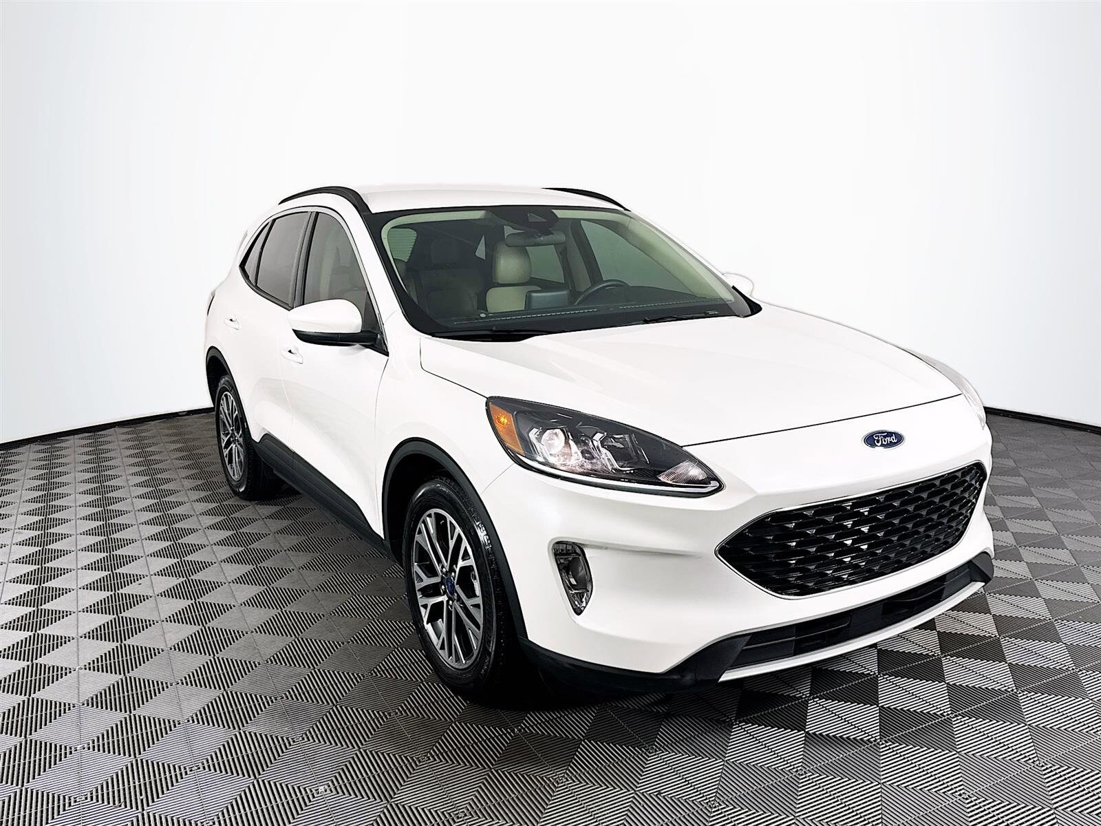 2020 Ford Escape SEL photo 3