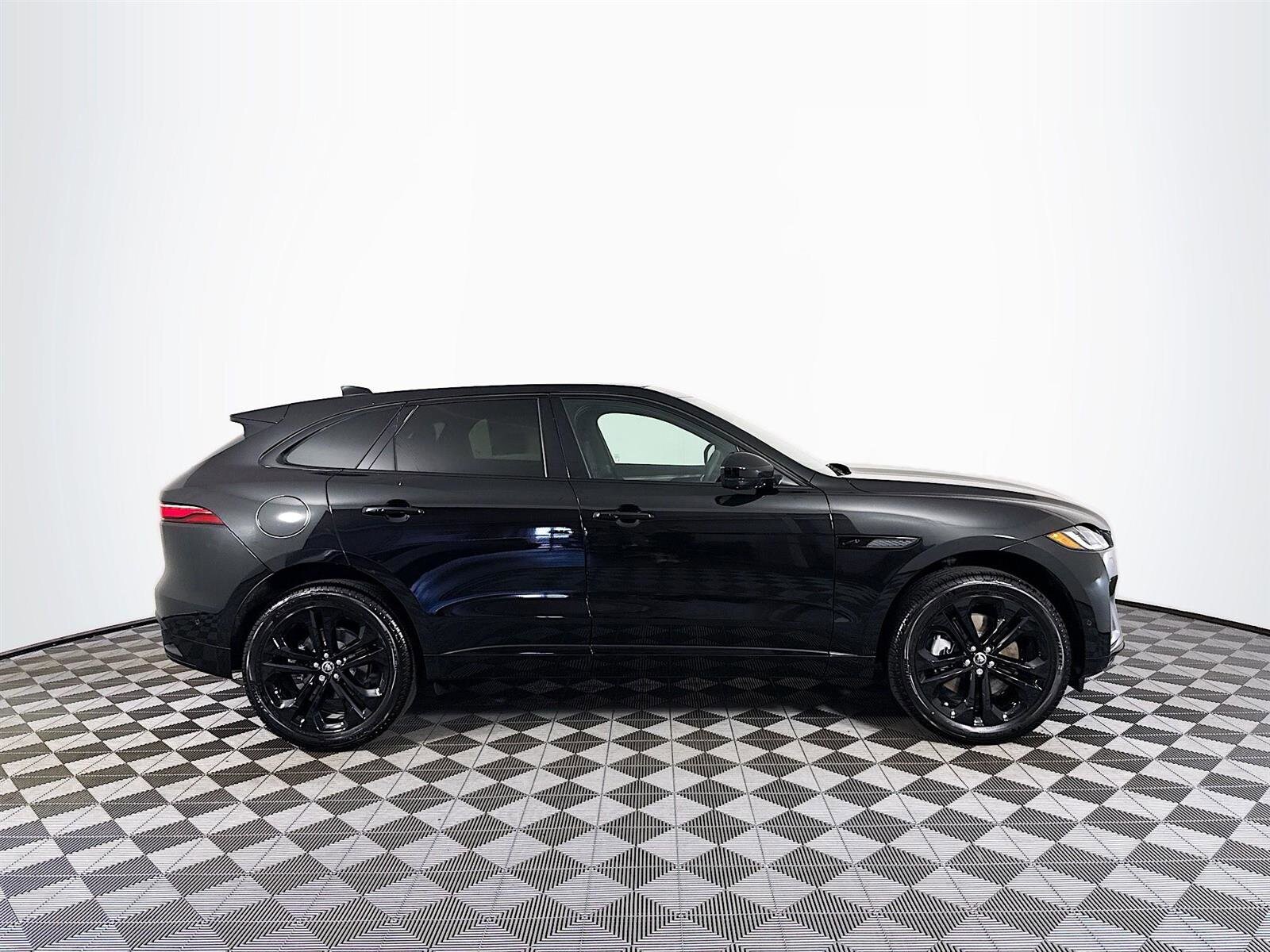 2026 Jaguar F-PACE R-Dynamic S P250 photo 3