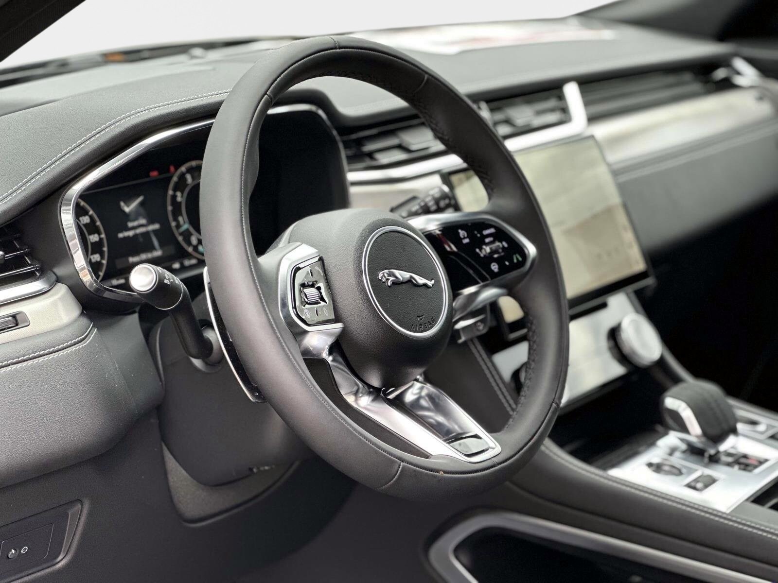2026 Jaguar F-Pace R-Dynamic S - Photo 25