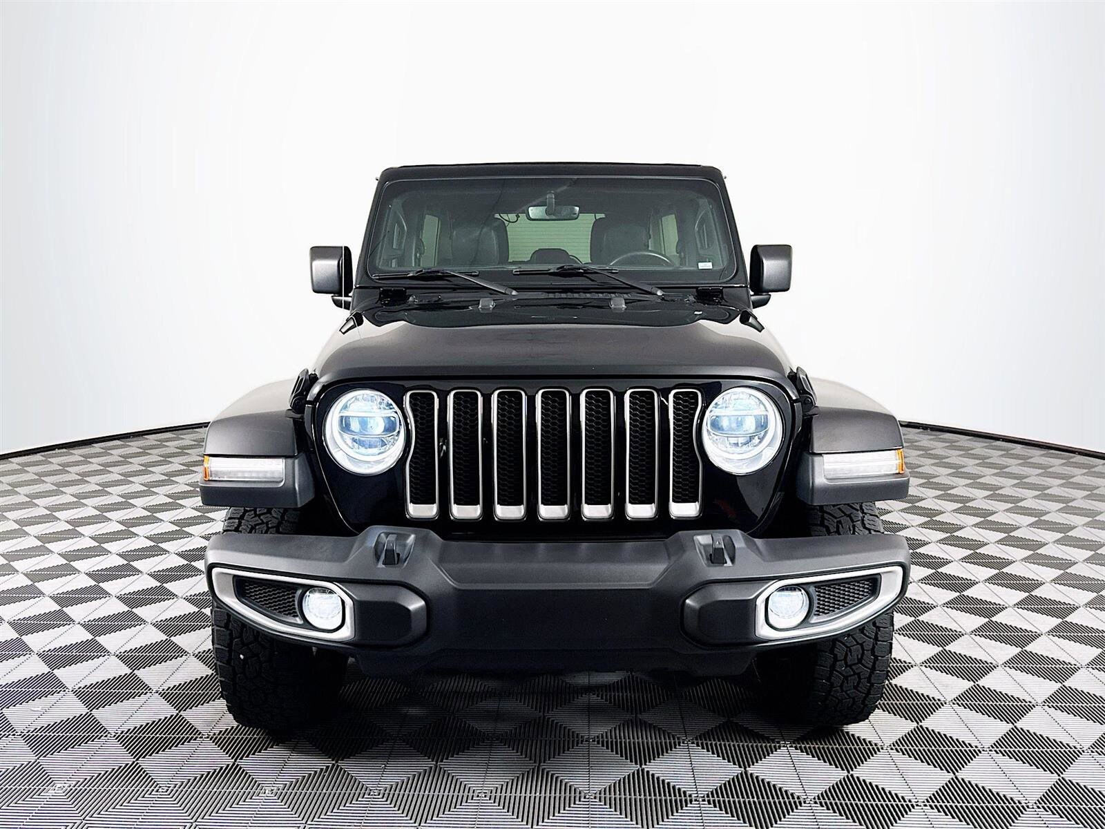 2019 Jeep Wrangler Unlimited Sahara photo 2