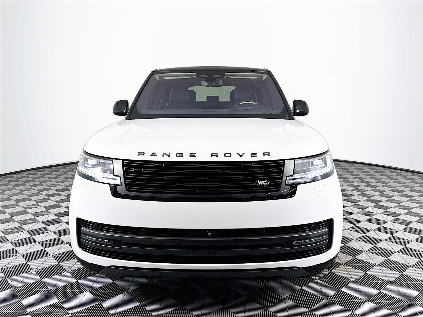 2023 Land Rover Range Rover SE photo 2