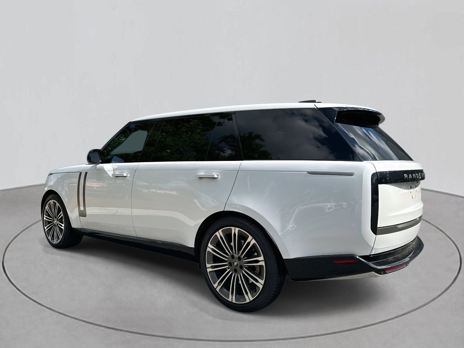 2024 Land Rover Range Rover SE photo 2