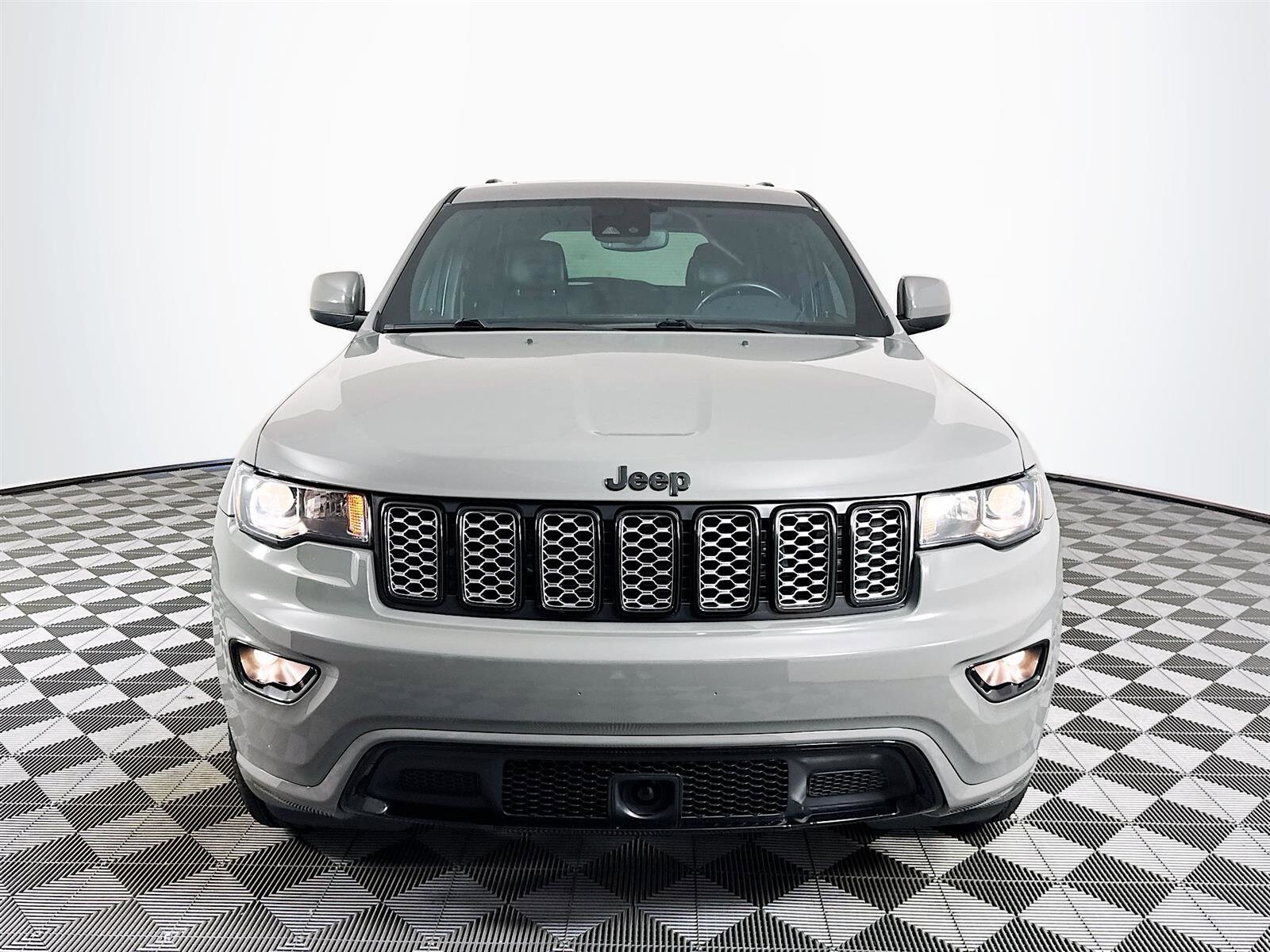 2020 Jeep Grand Cherokee Altitude photo 2