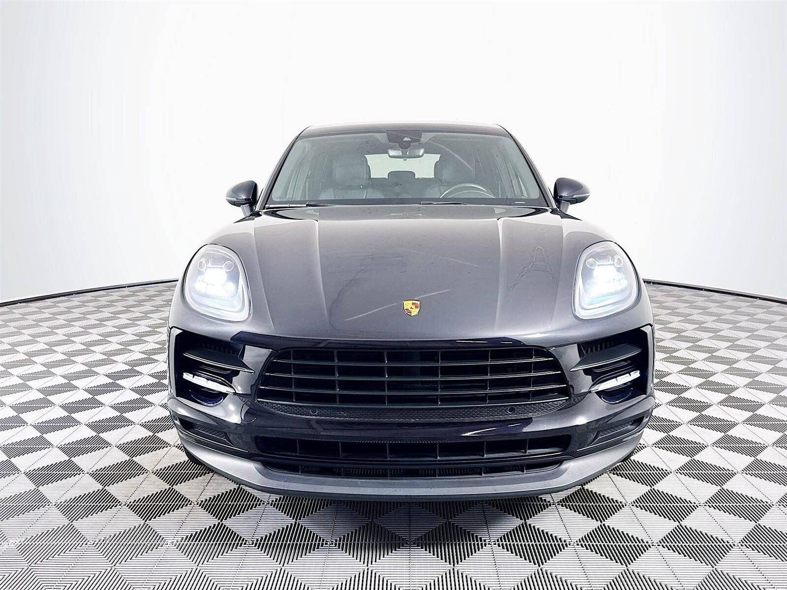 2021 Porsche Macan S photo 2