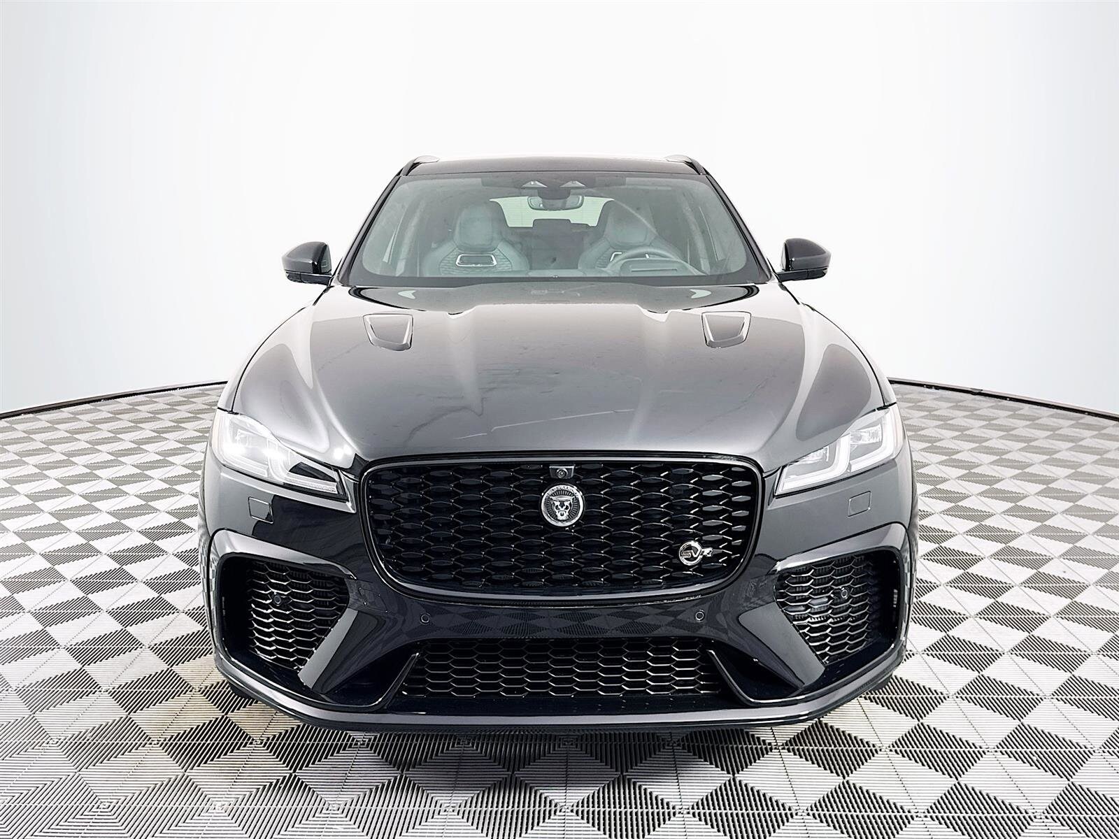 2026 Jaguar F-PACE SVR photo 2