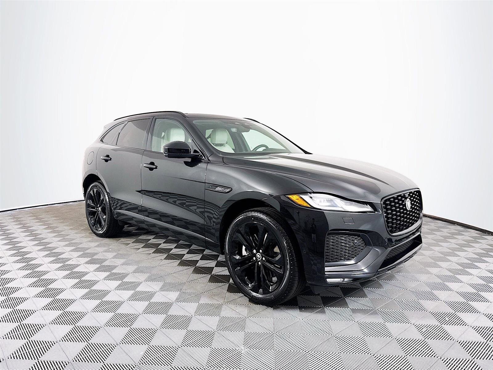 2026 Jaguar F-PACE P250 R-Dynamic S photo 3