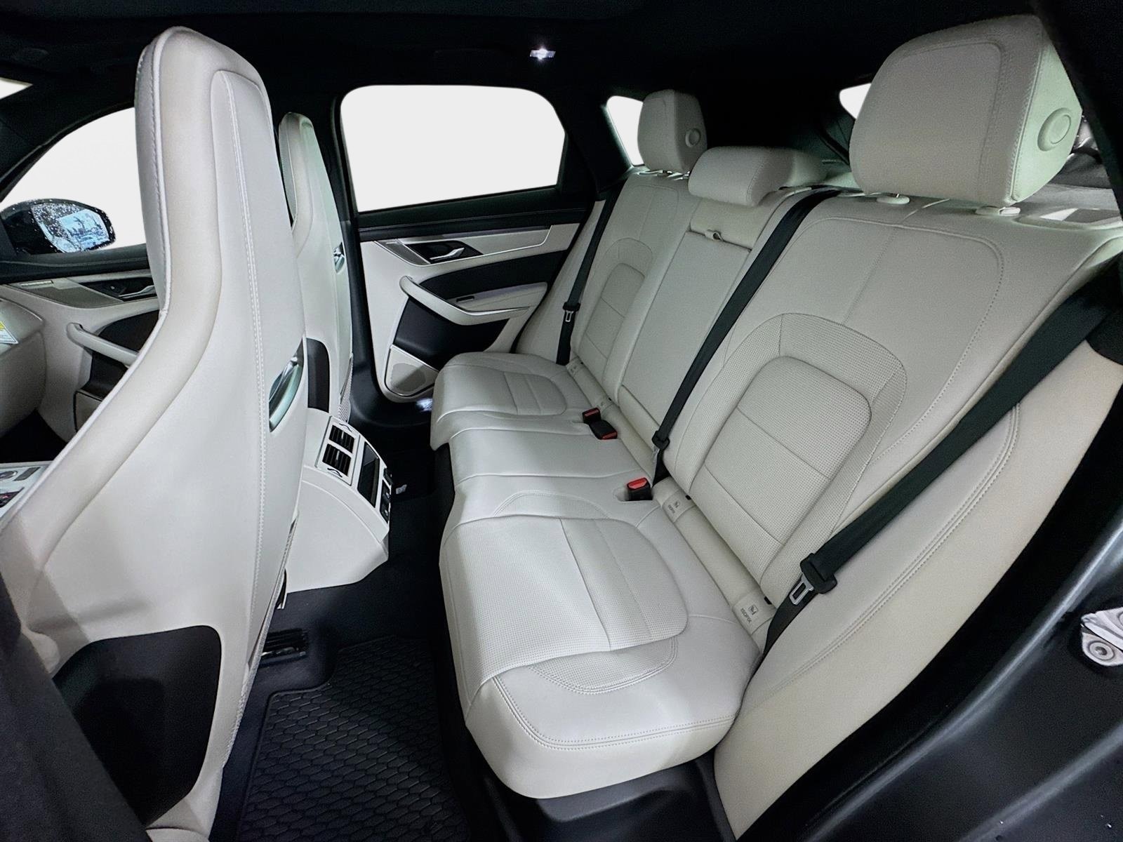 2026 Jaguar F-Pace R-Dynamic S - Photo 22