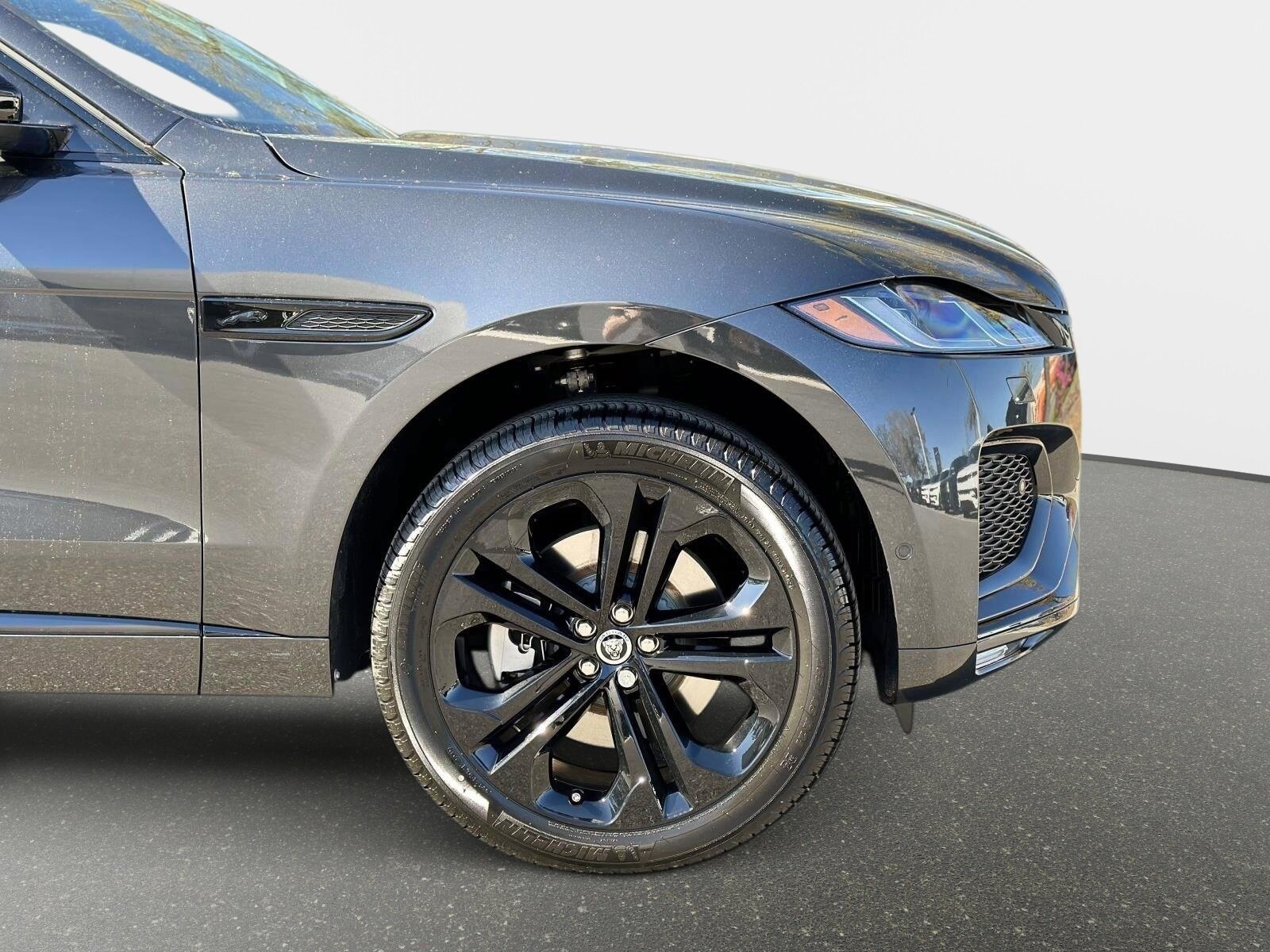 2026 Jaguar F-Pace R-Dynamic S - Photo 6