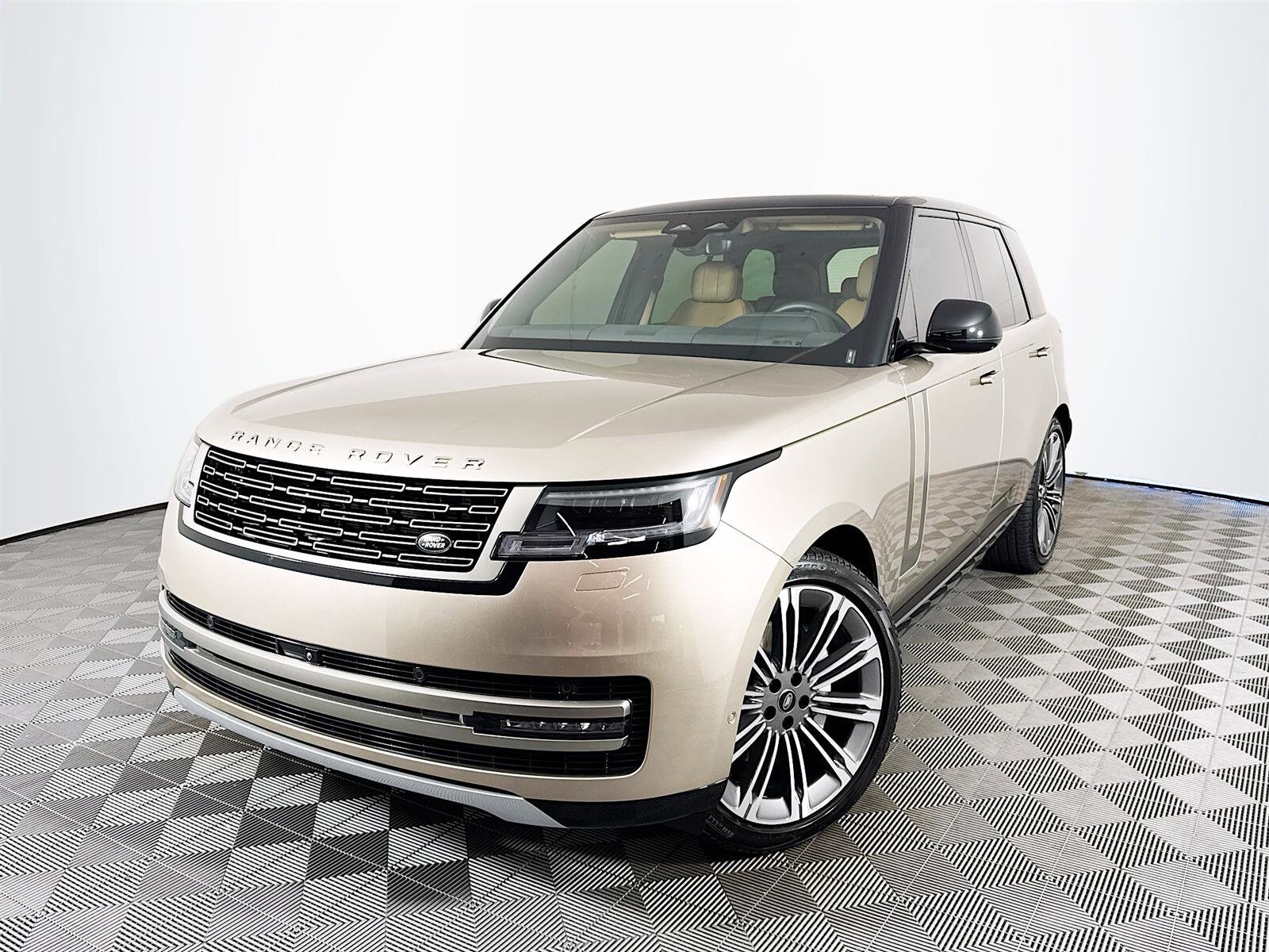 2024 Land Rover Range Rover SE photo 3