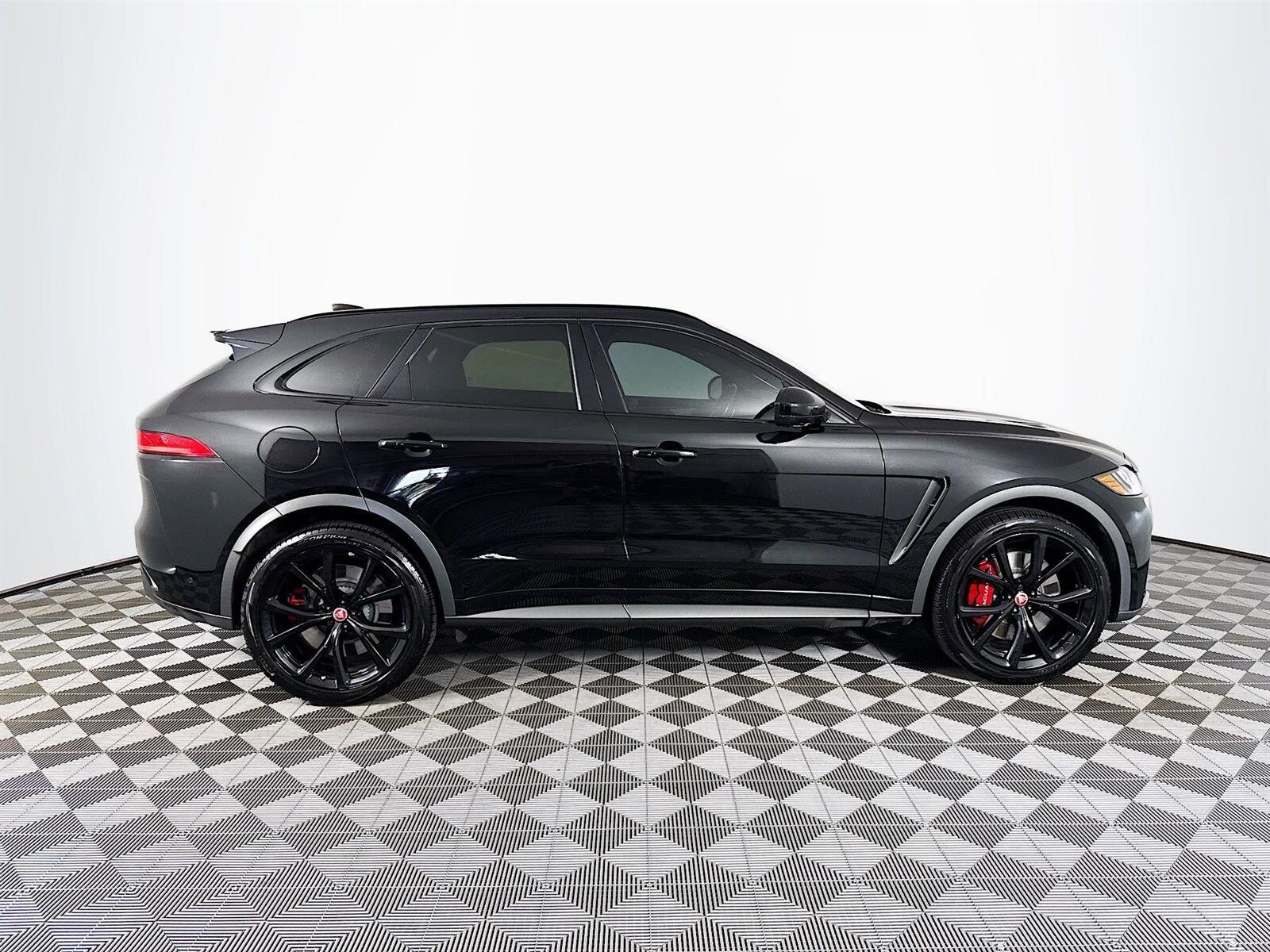 2020 Jaguar F-PACE SVR photo 4