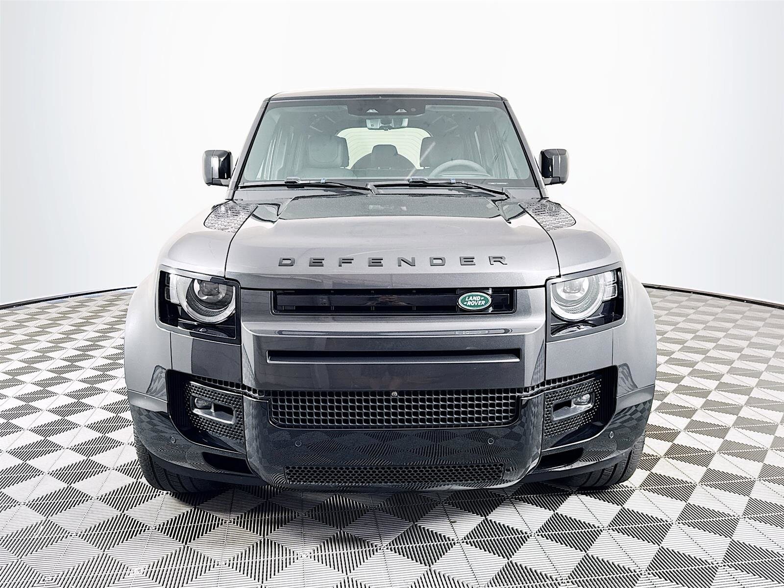 2024 Land Rover Defender 110 V8 photo 2