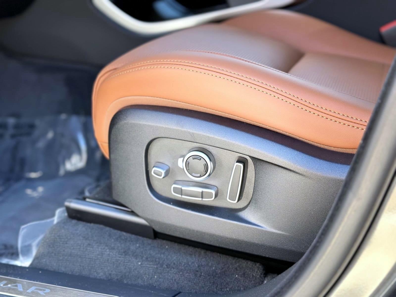 2026 Jaguar F-Pace R-Dynamic S - Photo 14