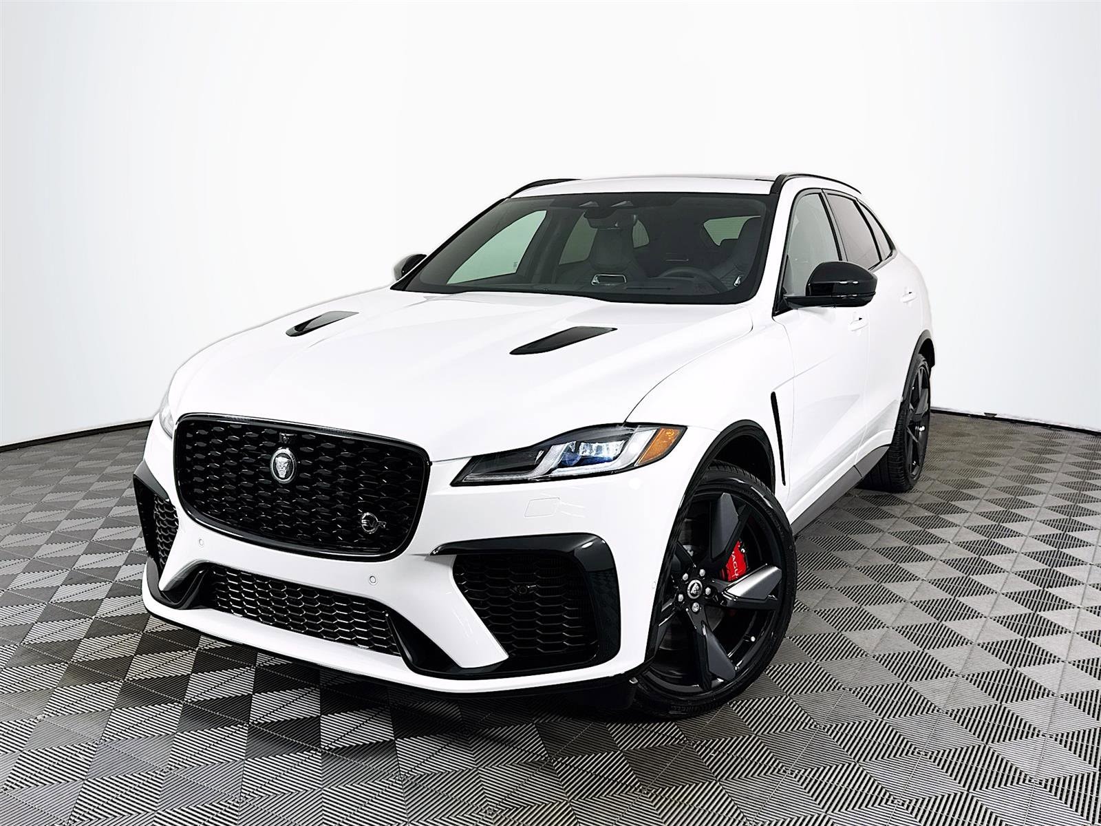 2026 Jaguar F-Pace SVR's photo