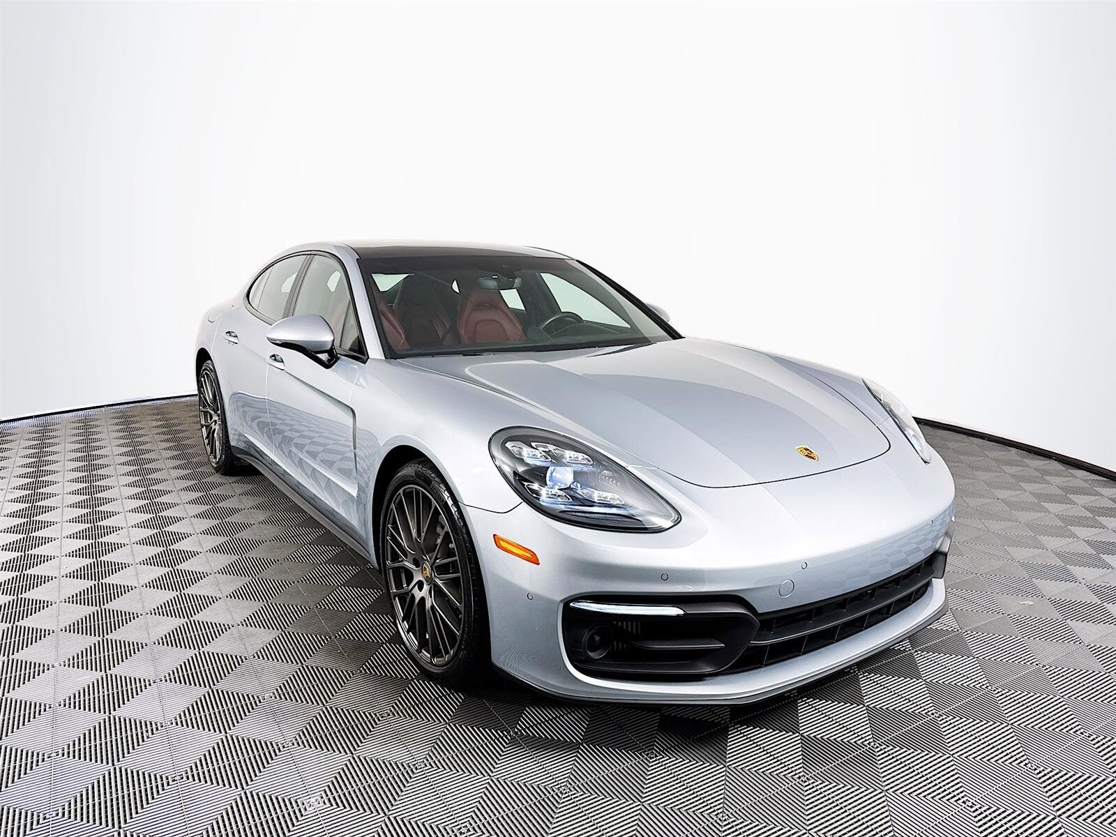 2022 Porsche Panamera 4 Platinum photo 3