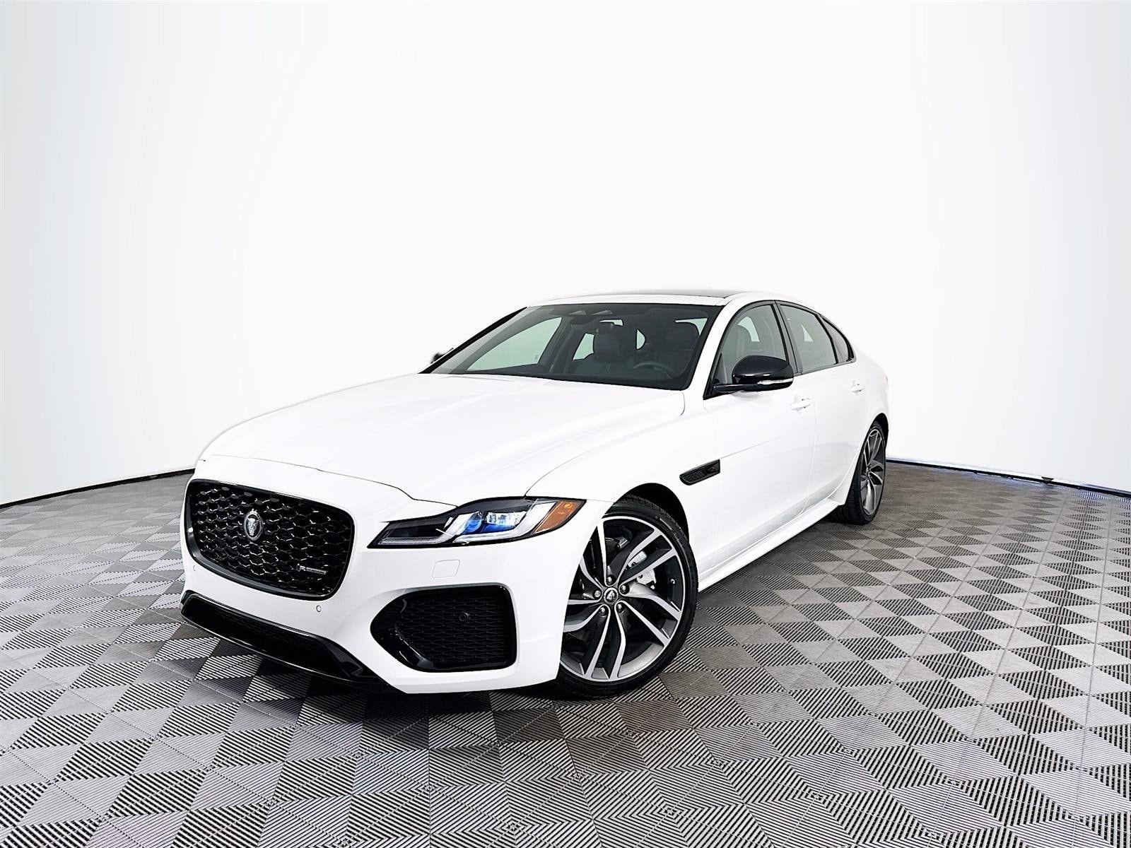 2024 Jaguar XF R-Dynamic SE