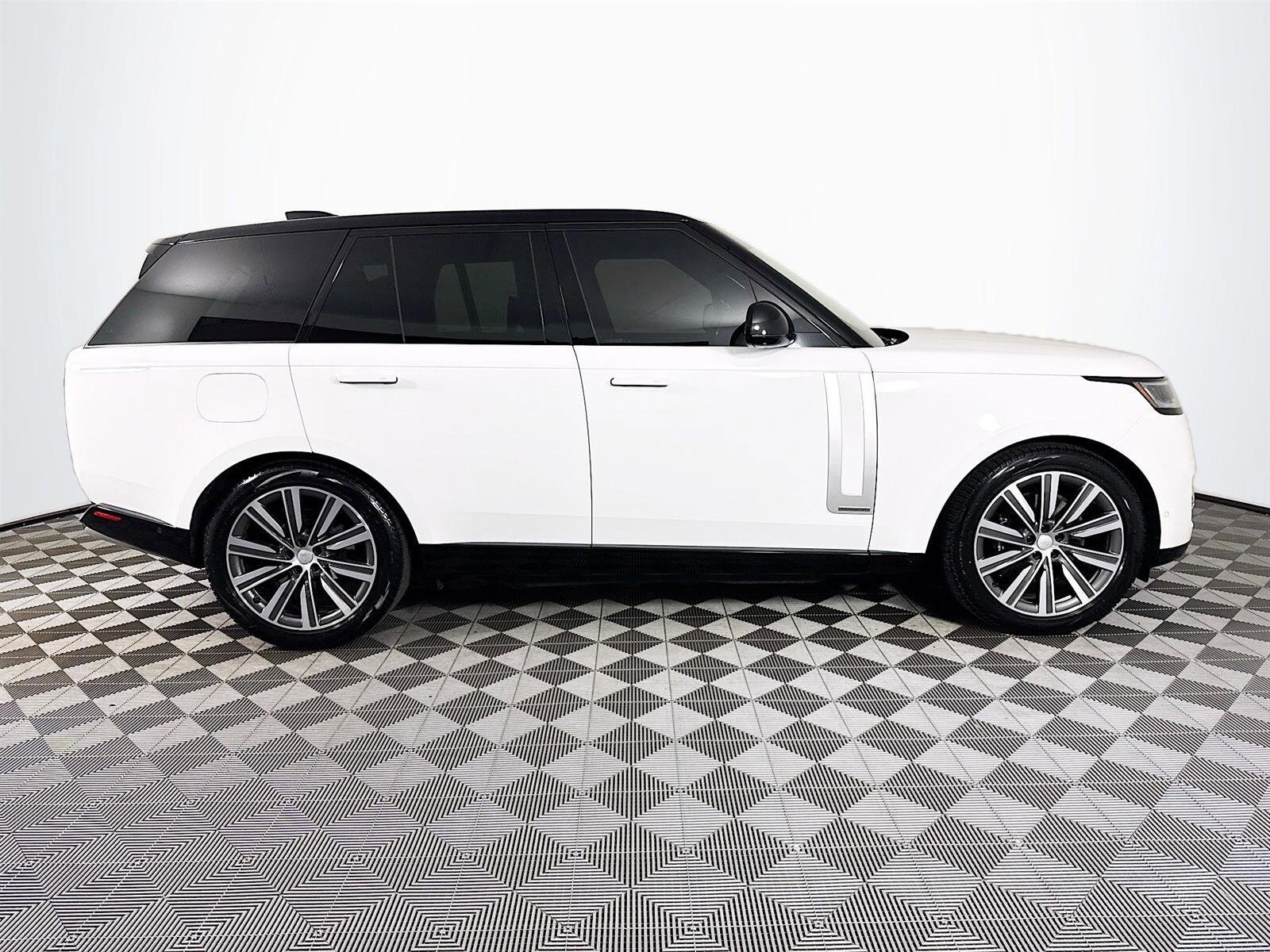 2024 Land Rover Range Rover Autobiography photo 3