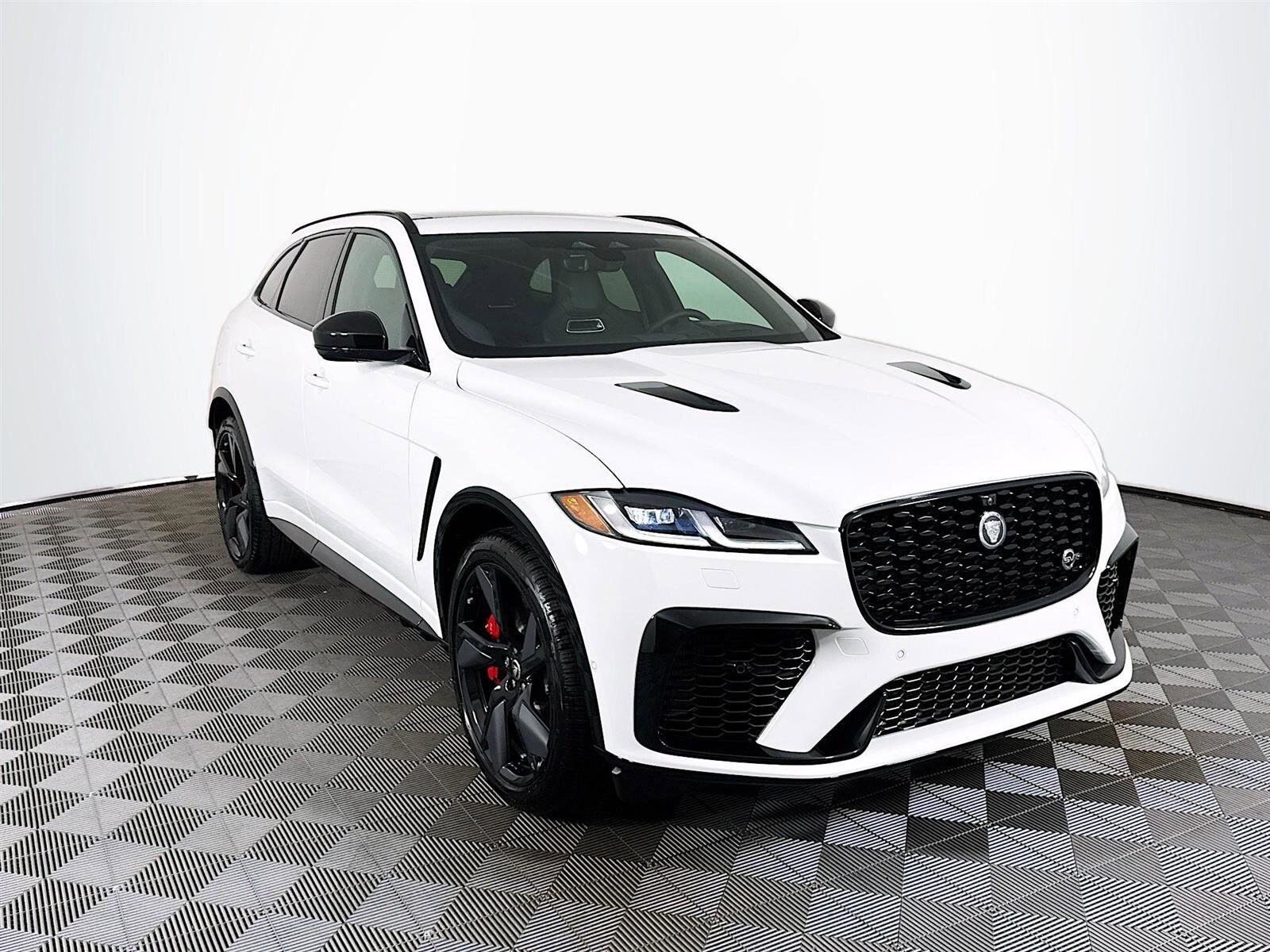 2026 Jaguar F-PACE SVR photo 3