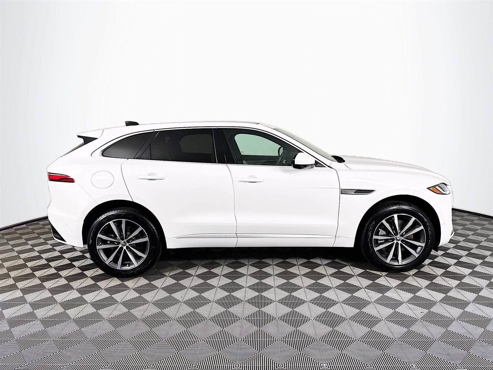 2026 Jaguar F-PACE P250 R-Dynamic S photo 2