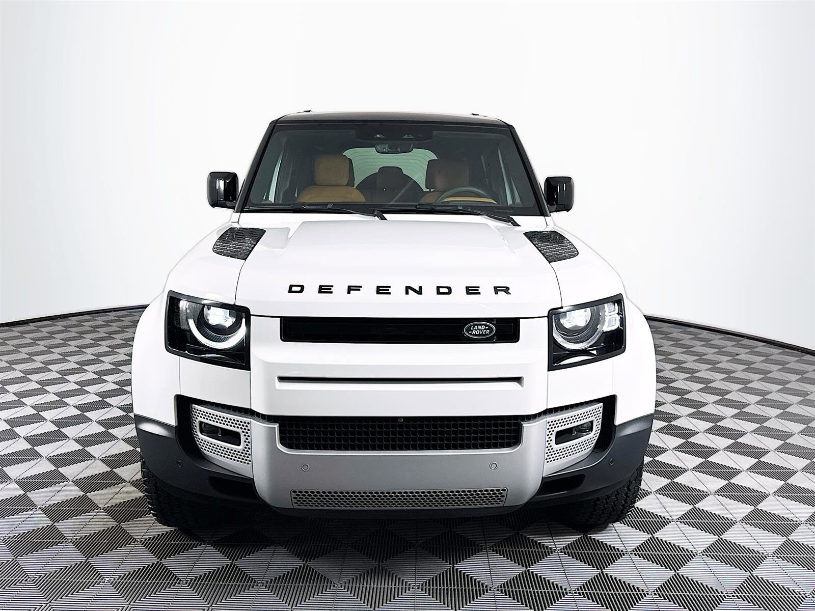 2023 Land Rover Defender 110 S photo 2