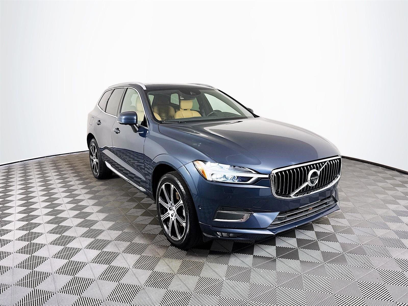 2019 Volvo XC60 T5 Inscription photo 2