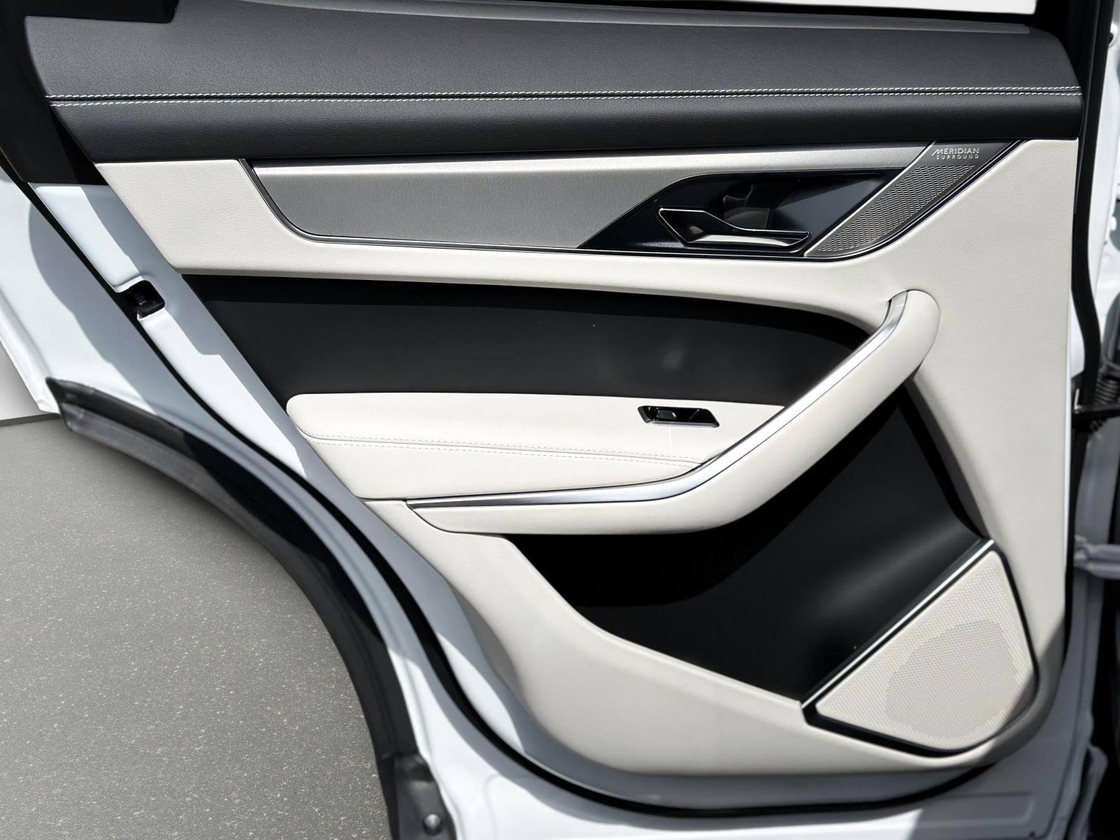 2026 Jaguar F-Pace R-Dynamic S - Photo 7