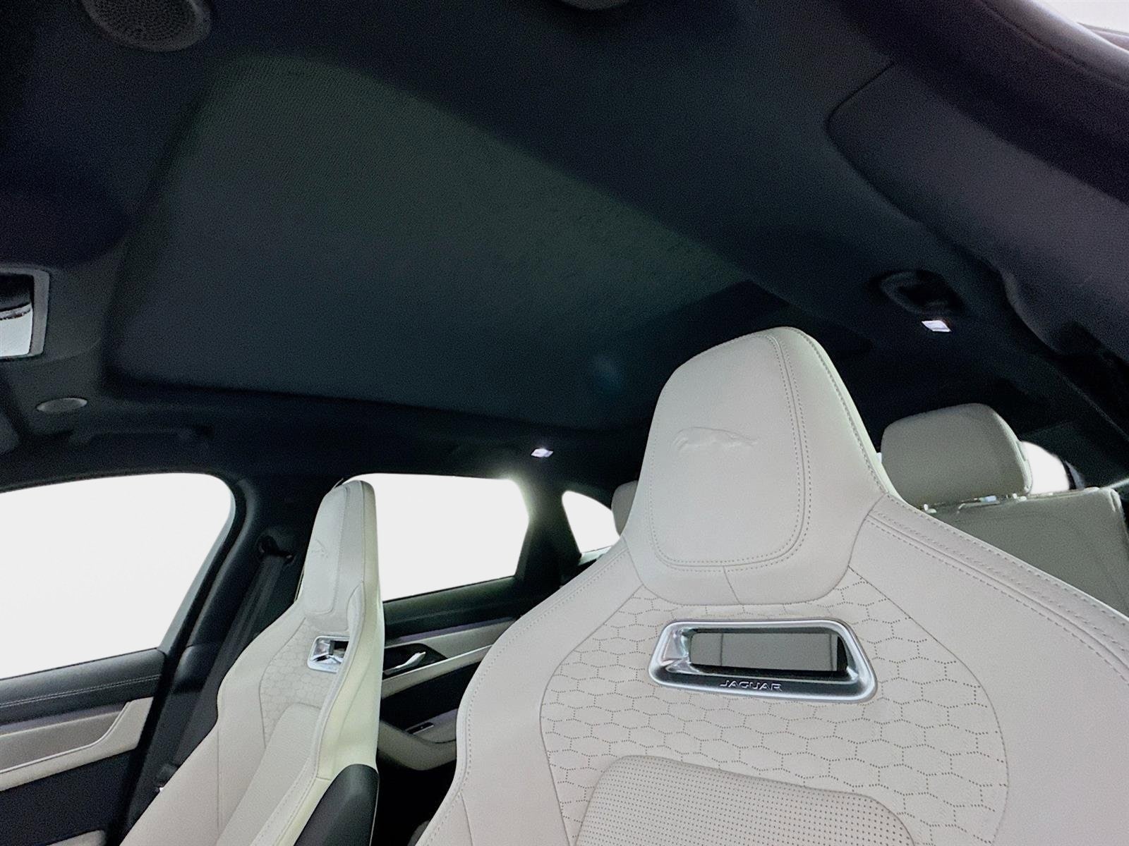 2026 Jaguar F-Pace R-Dynamic S - Photo 13