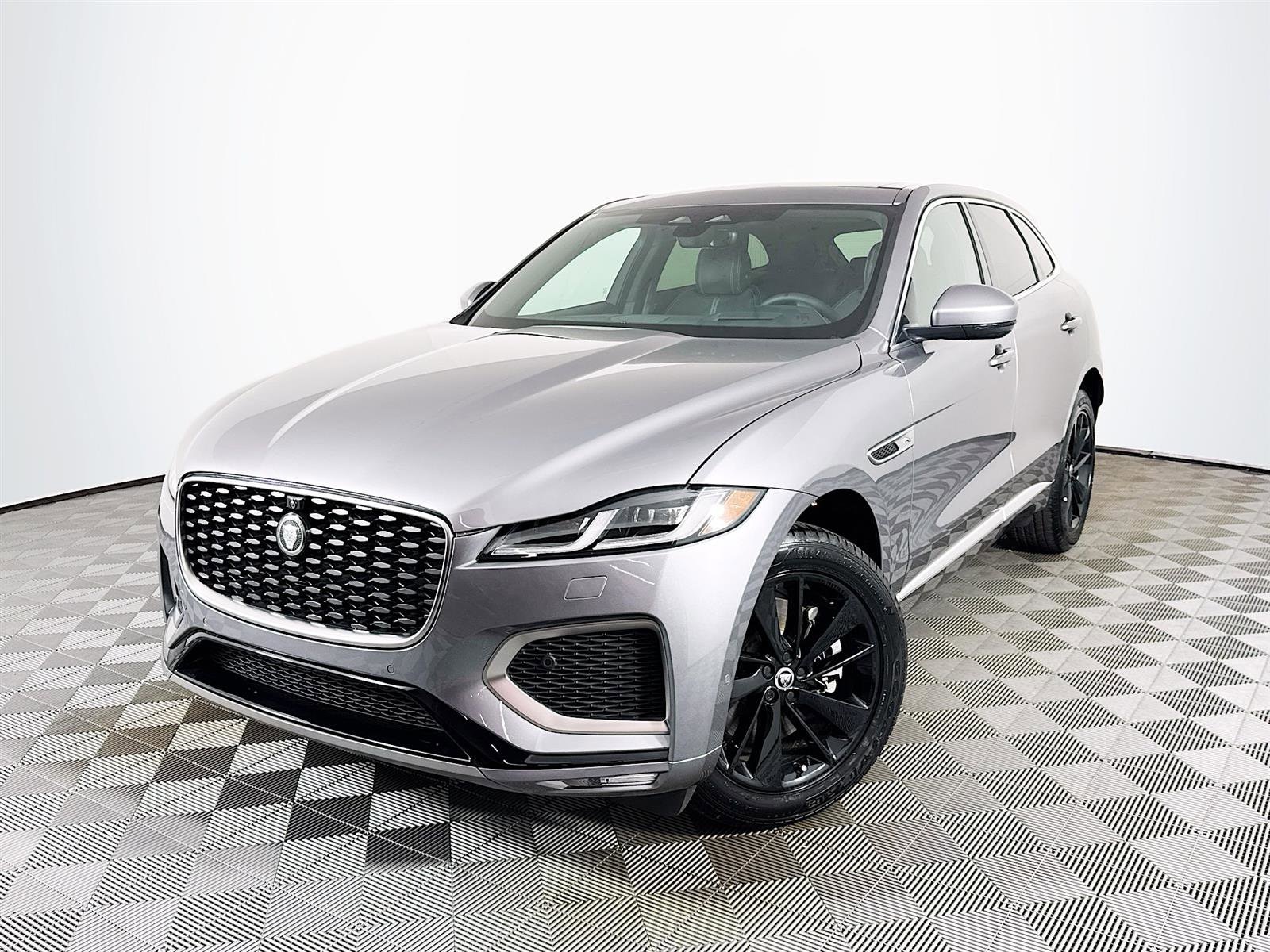 2026 Jaguar F-Pace R-Dynamic S's photo
