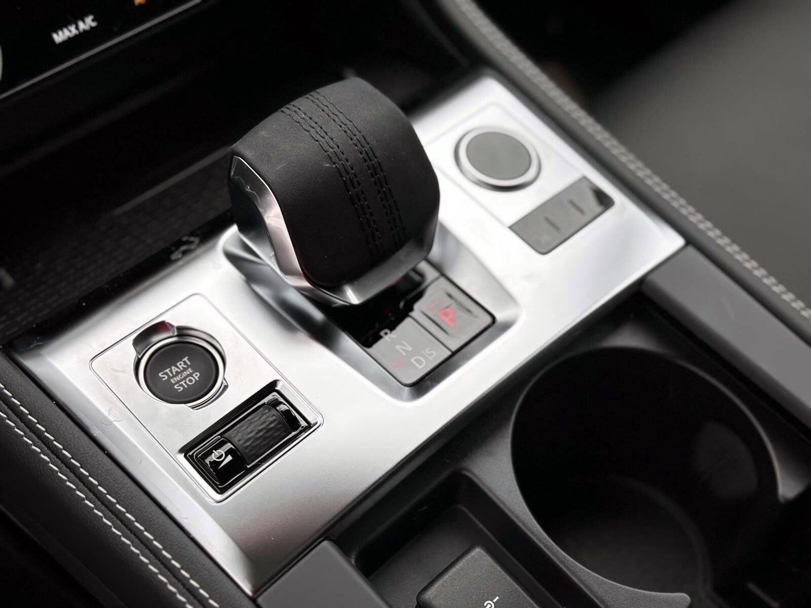 2026 Jaguar F-Pace R-Dynamic S - Photo 19