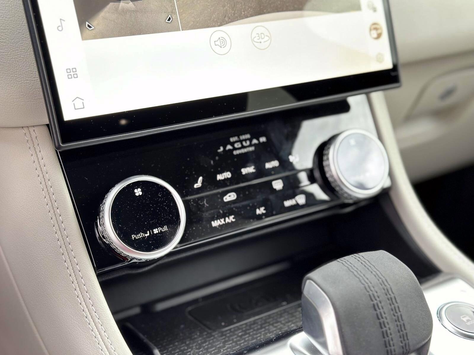 2026 Jaguar F-Pace R-Dynamic S - Photo 18