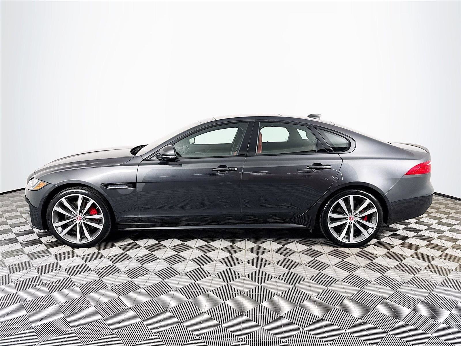 2016 Jaguar XF S photo 4