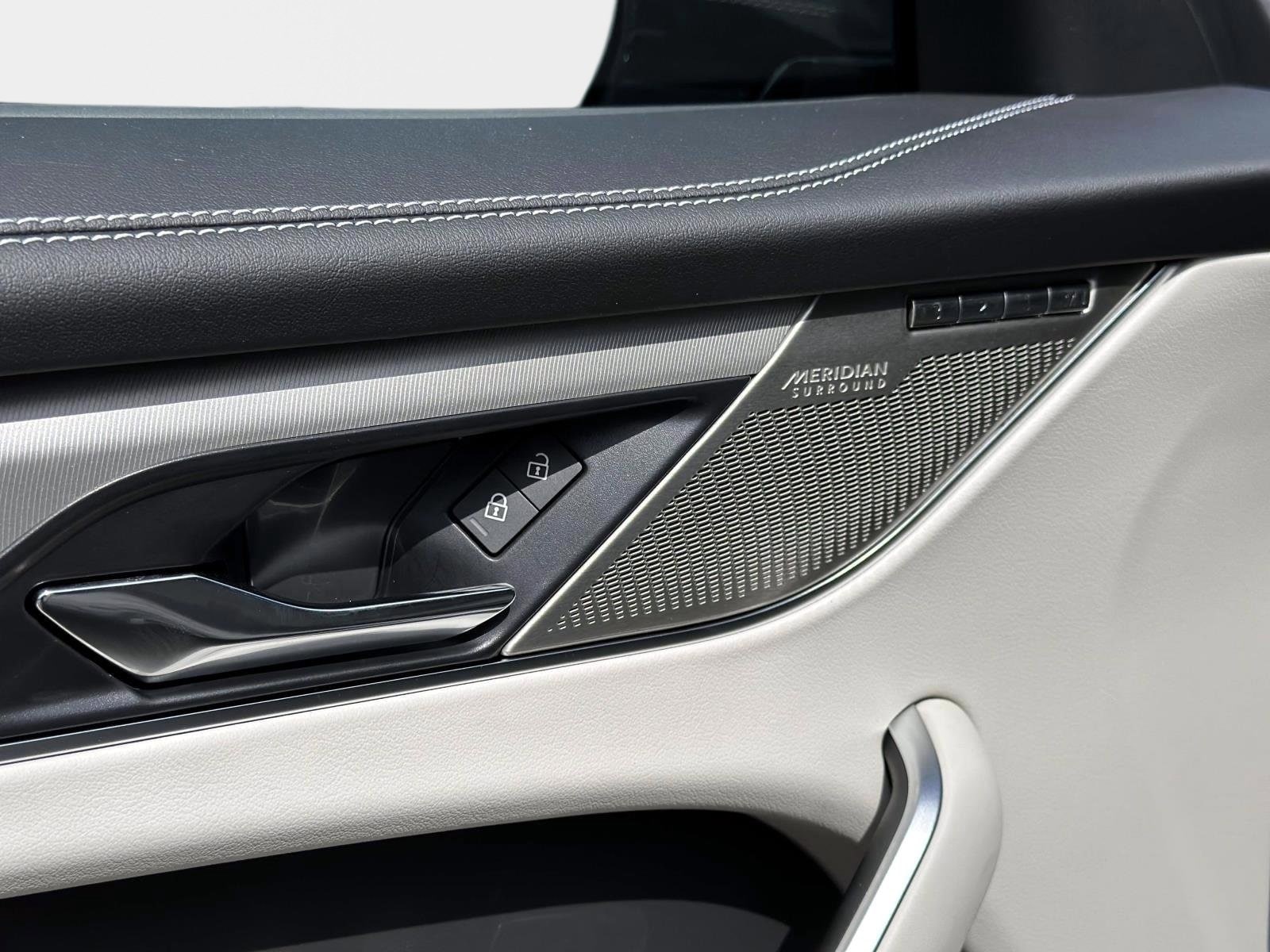 2026 Jaguar F-Pace R-Dynamic S - Photo 12