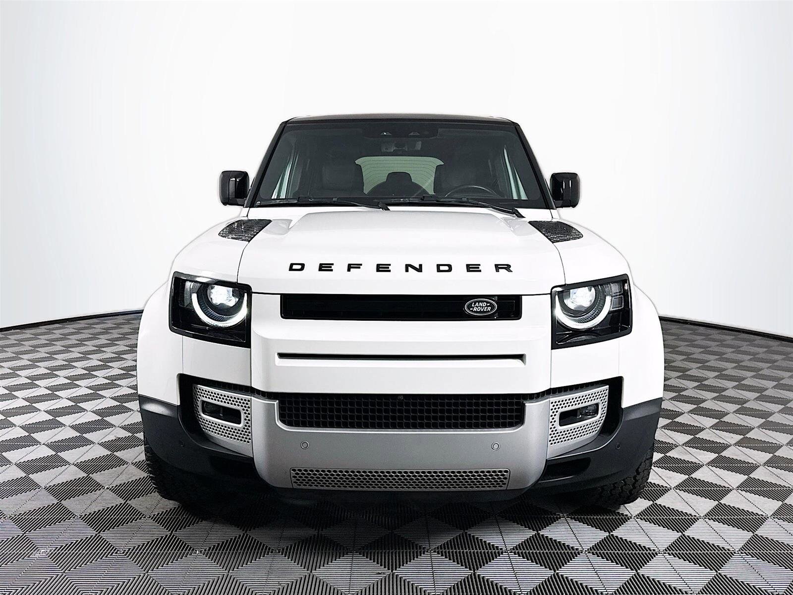 2023 Land Rover Defender 110 SE photo 2