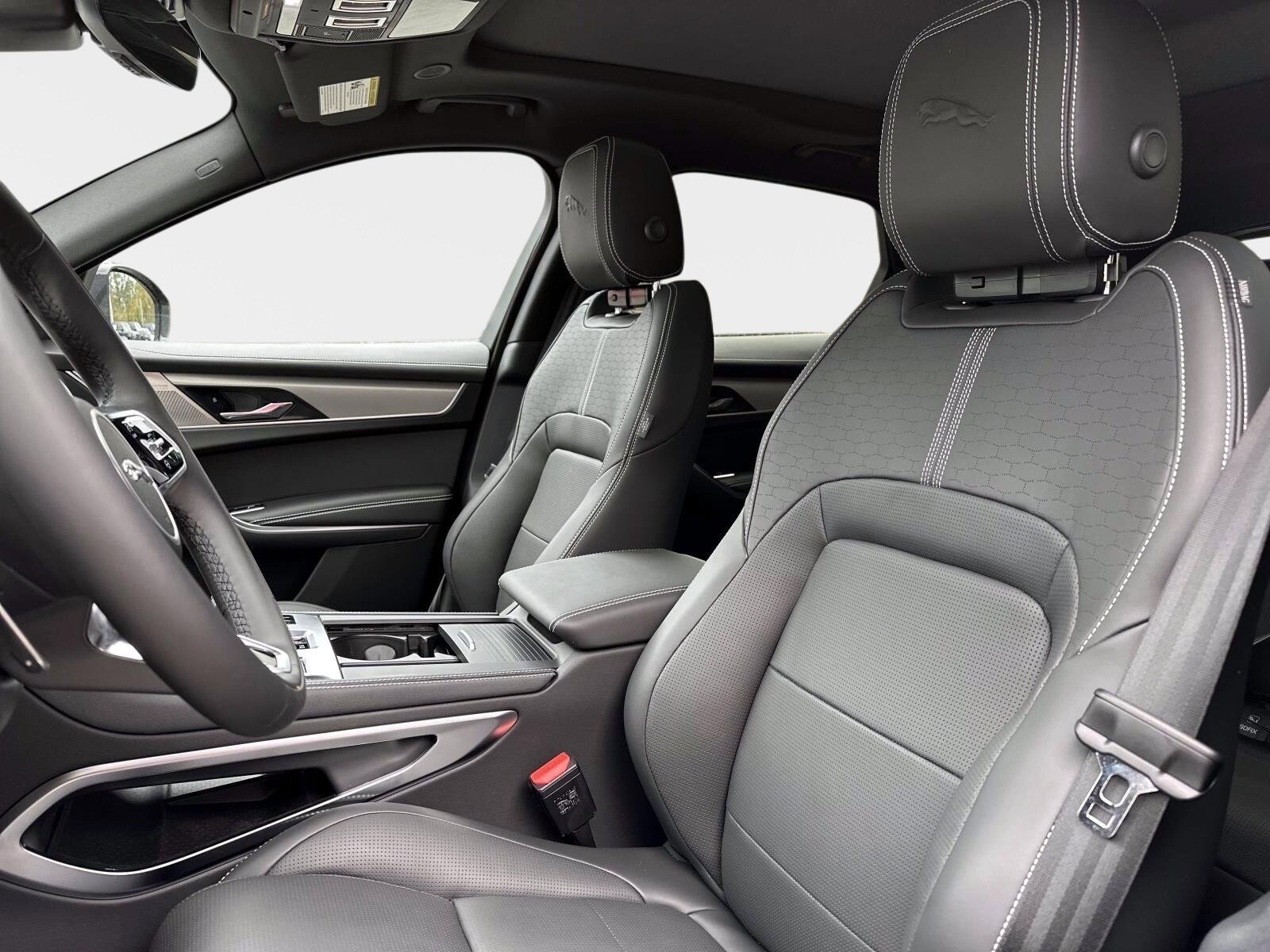2026 Jaguar F-Pace R-Dynamic S - Photo 15