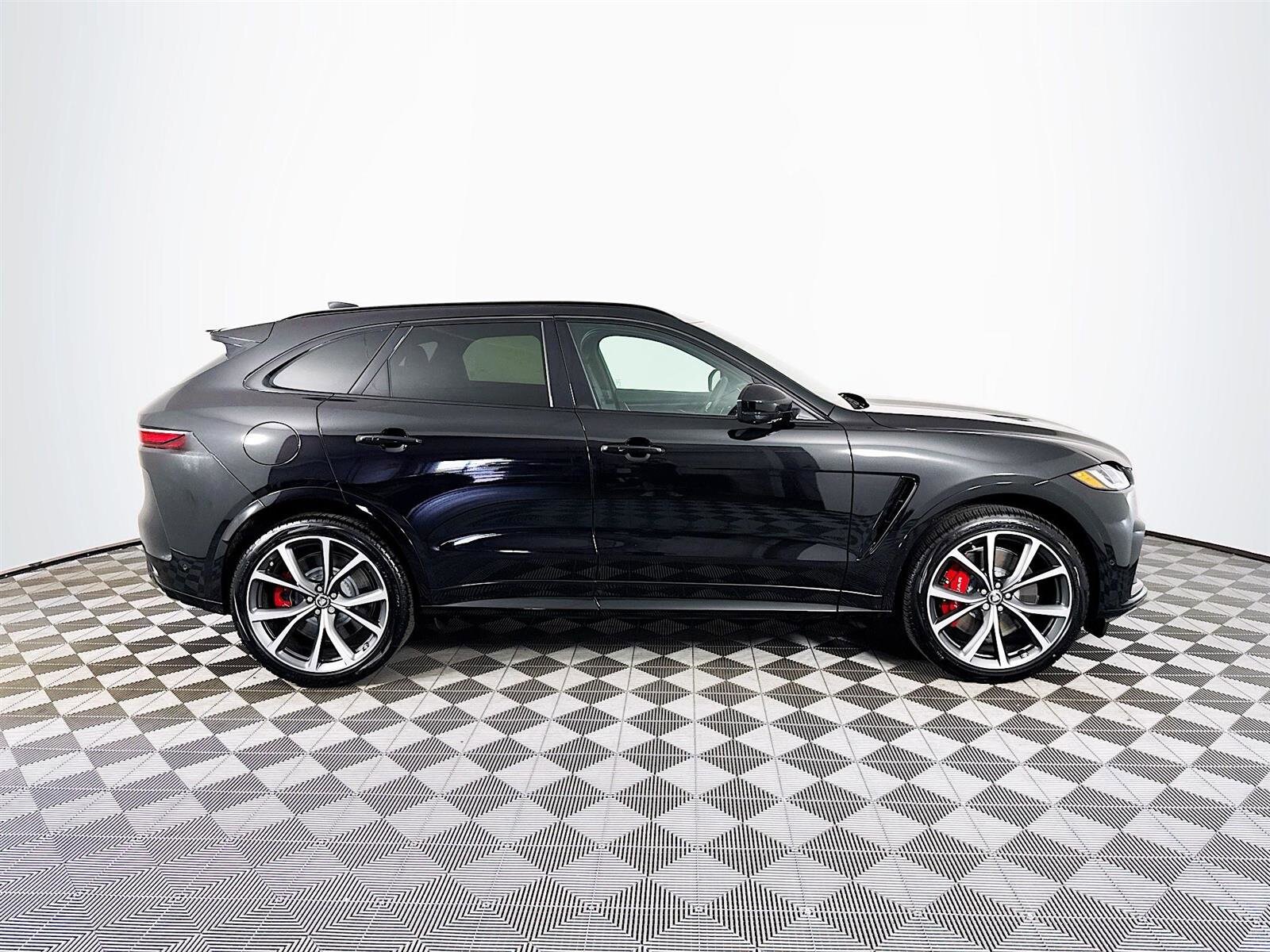 2026 Jaguar F-PACE SVR photo 4