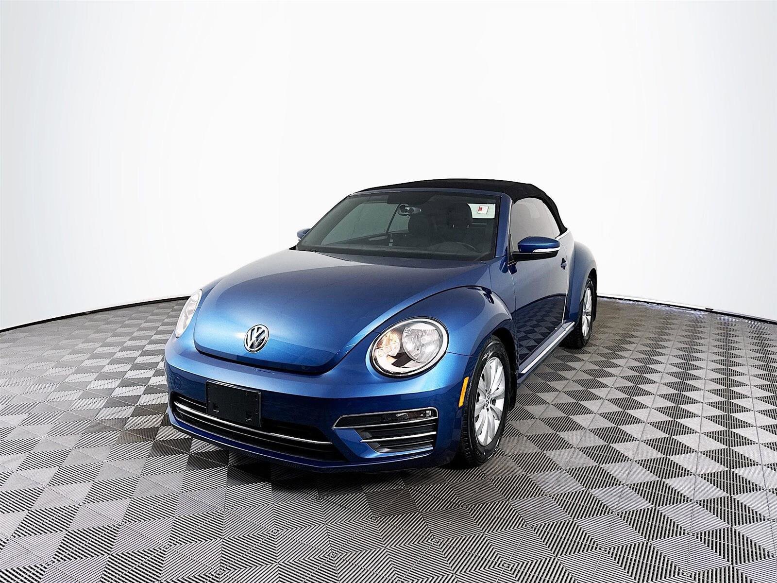 2019 Volkswagen Beetle S Convertible photo 2