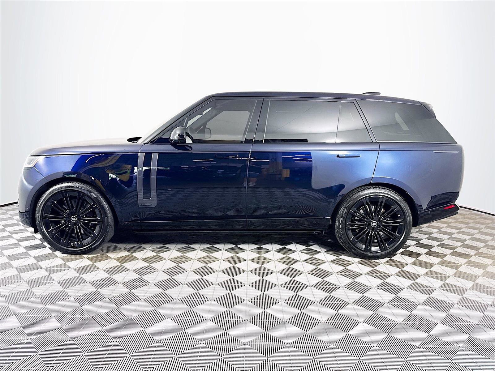 2025 Land Rover Range Rover Autobiography photo 2