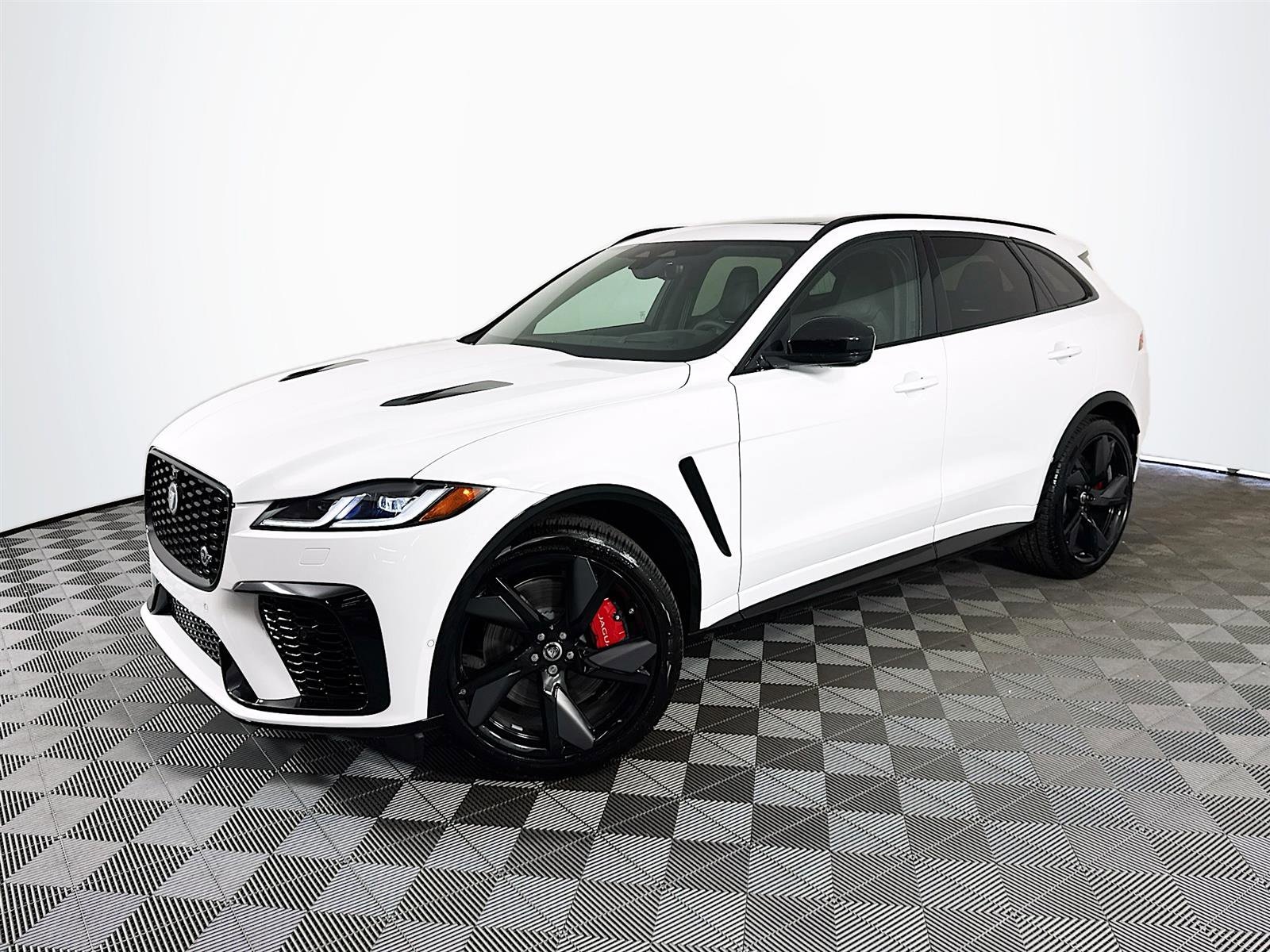 2026 Jaguar F-Pace SVR's photo