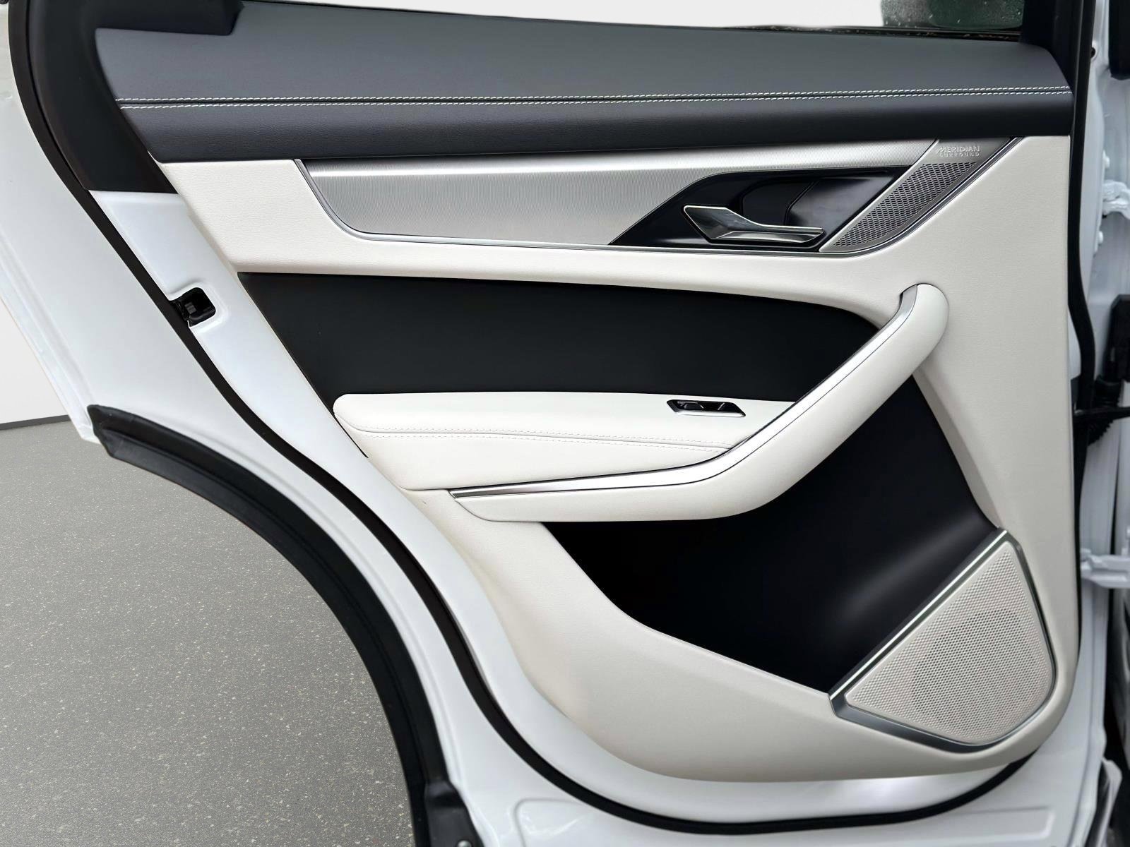2026 Jaguar F-Pace R-Dynamic S - Photo 8