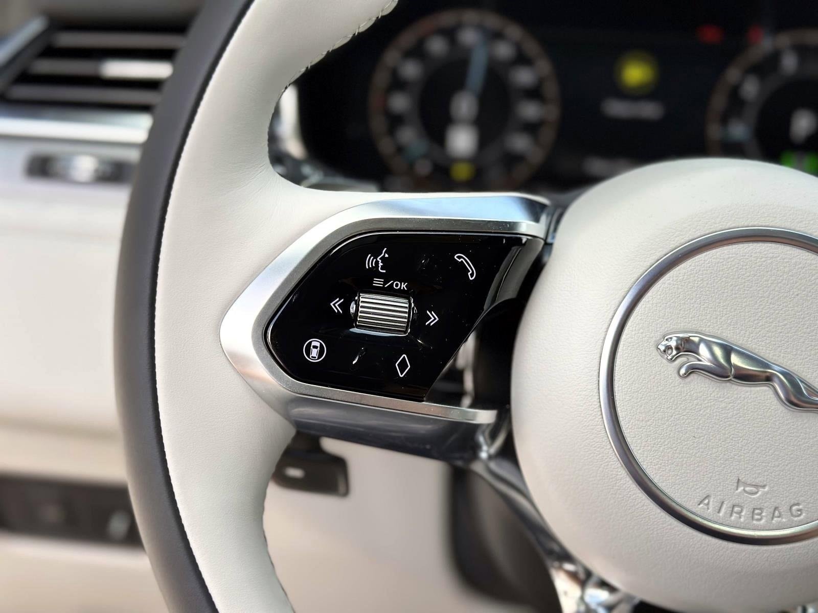 2026 Jaguar F-Pace R-Dynamic S - Photo 23